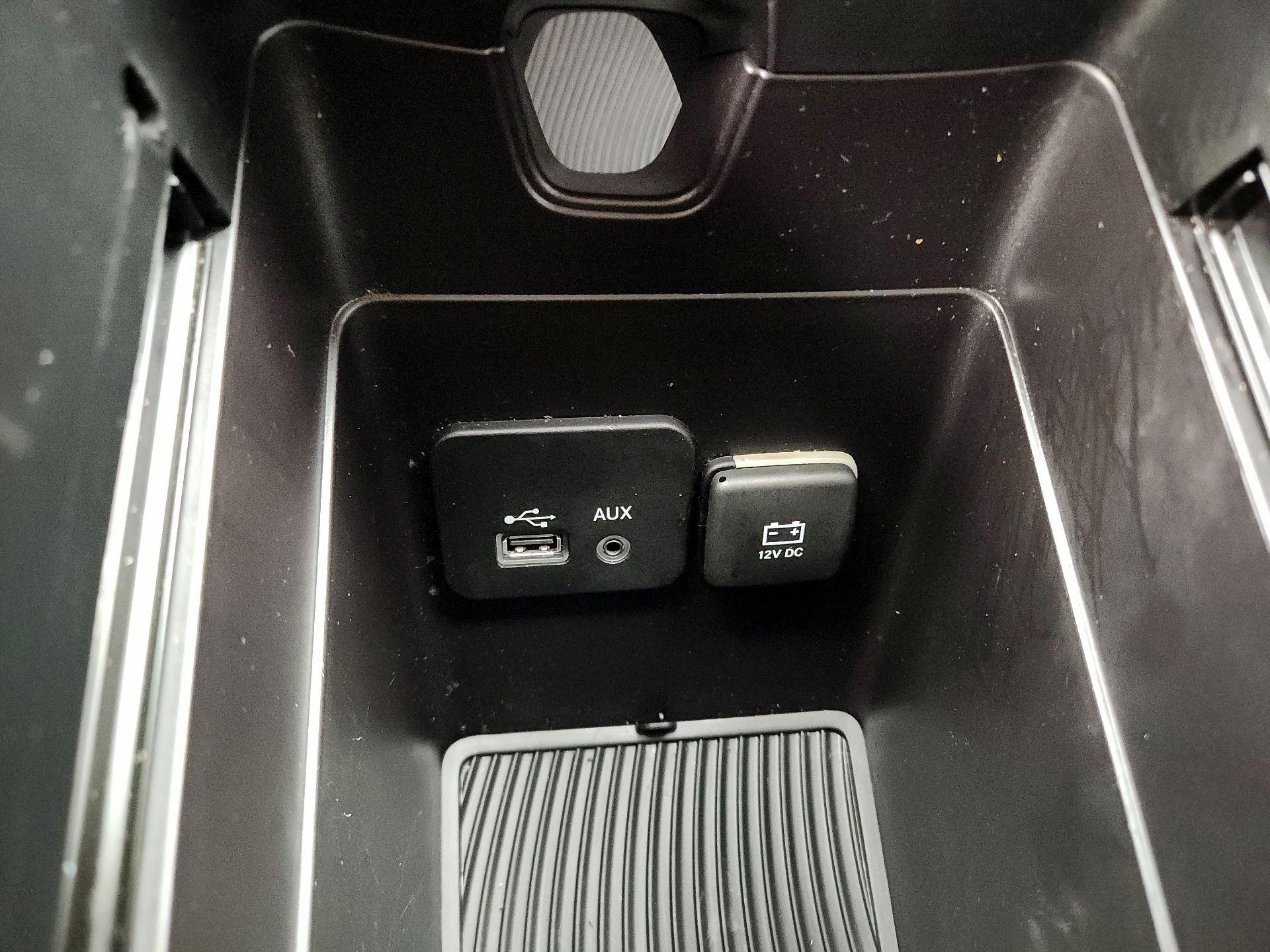 Thumbnail: 2015 Chrysler 200 - 18
