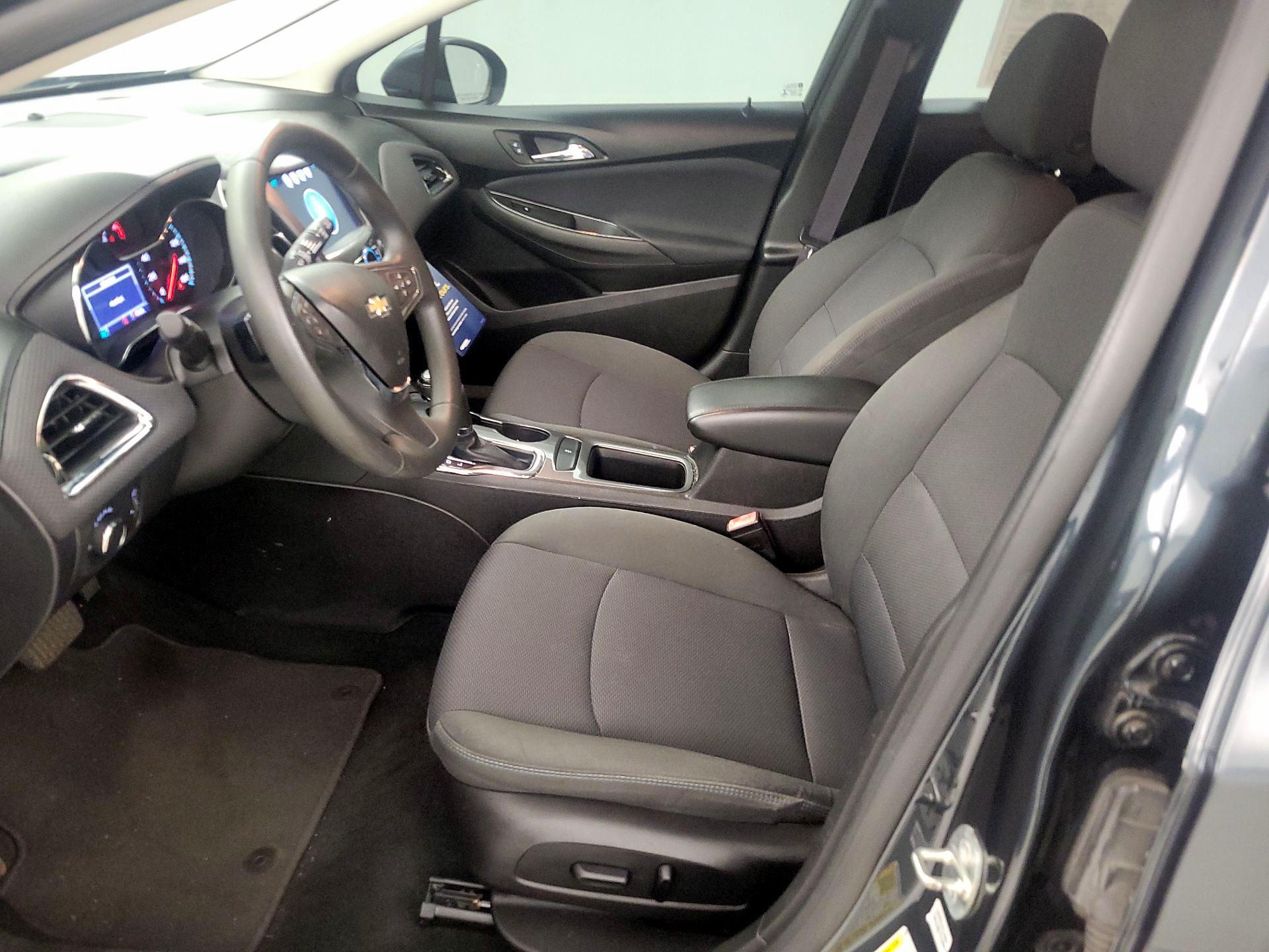 Thumbnail: 2017 Chevrolet Cruze - 9