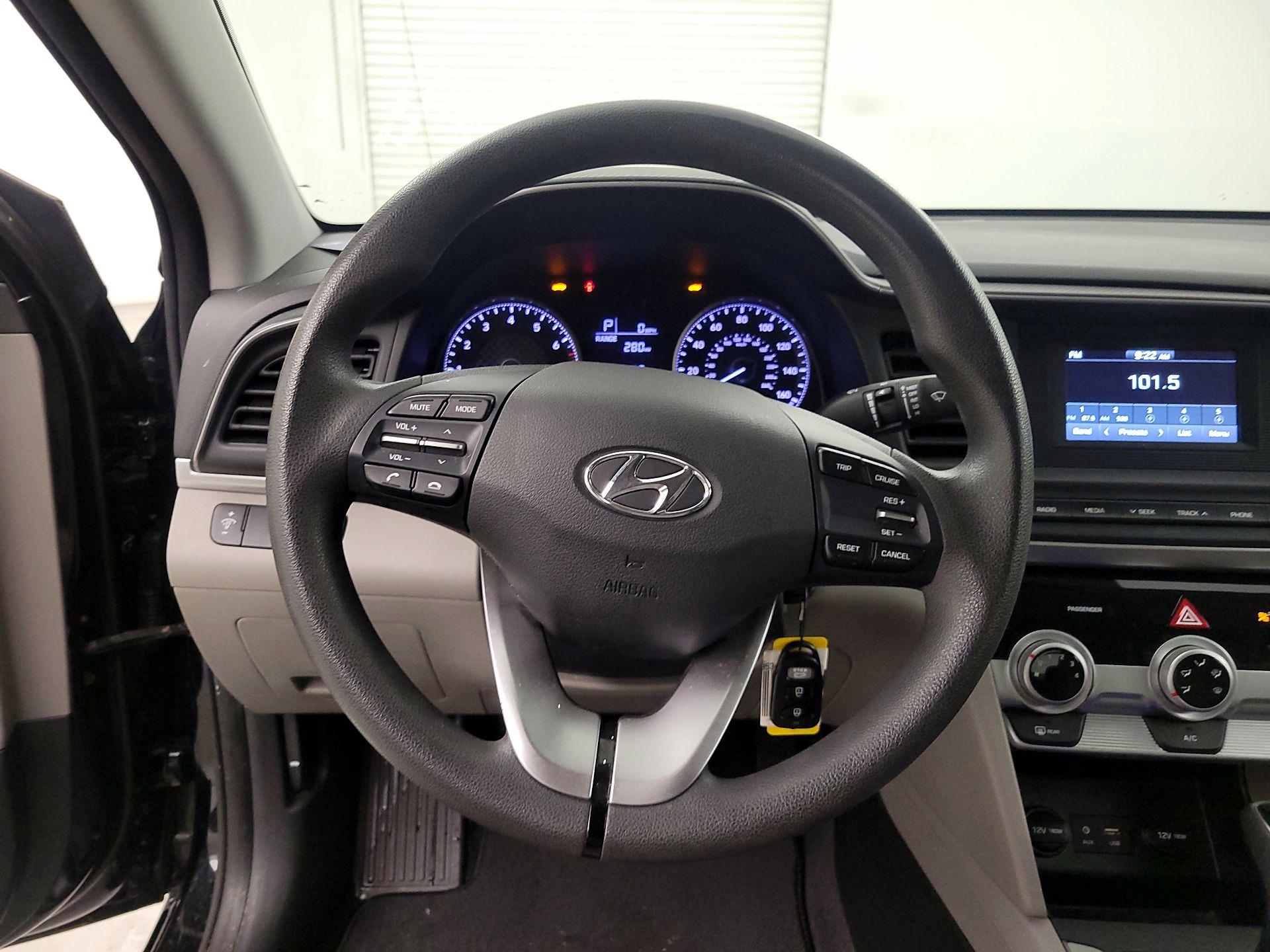 Thumbnail: 2019 Hyundai Elantra - 10