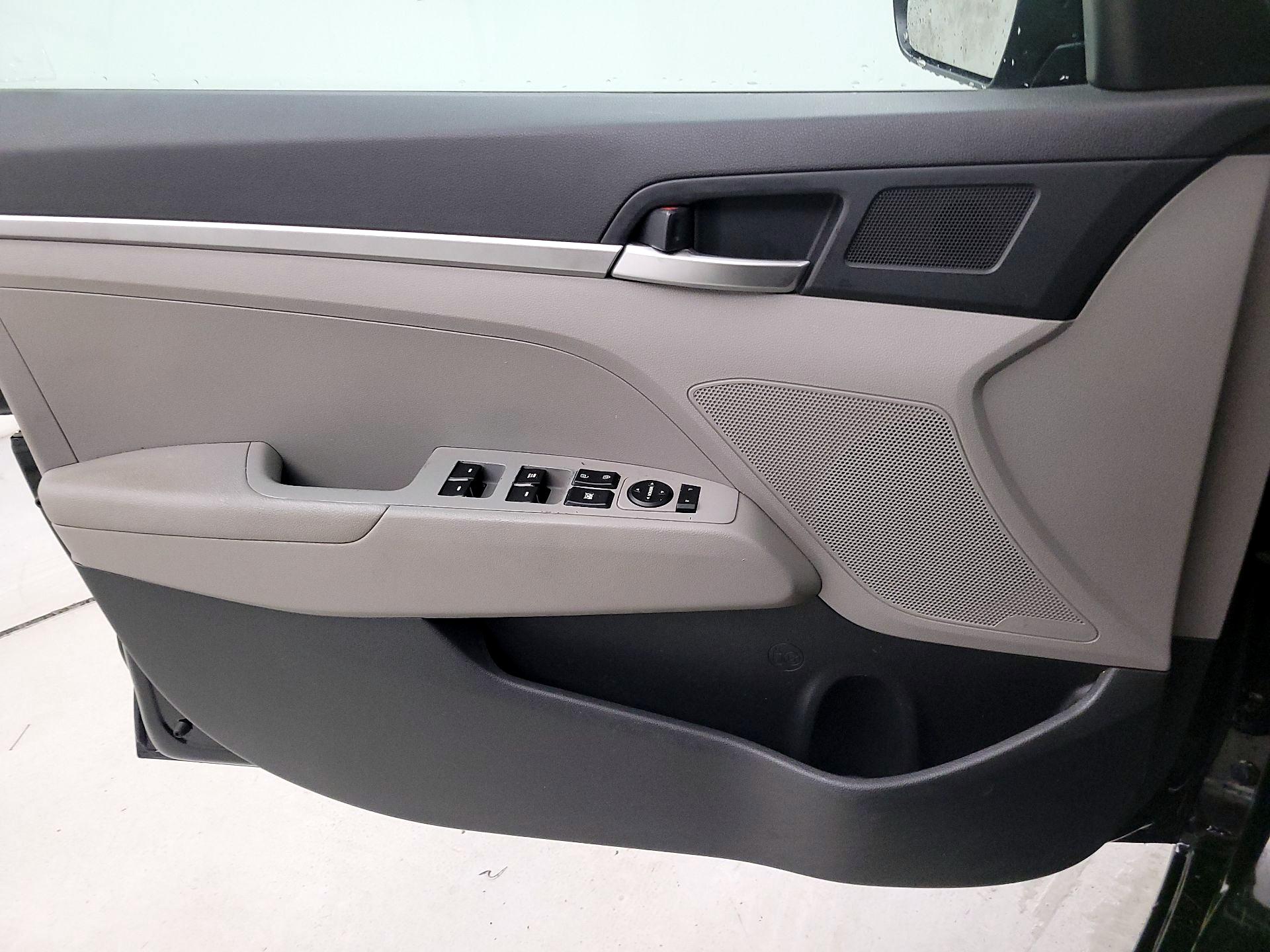 Thumbnail: 2019 Hyundai Elantra - 12