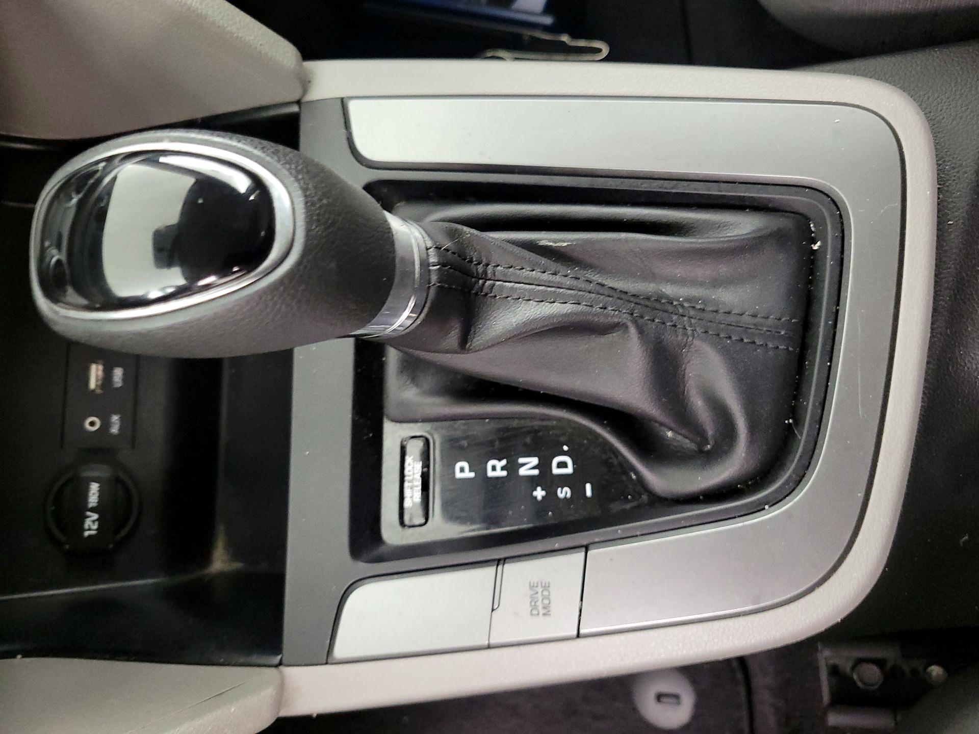 Thumbnail: 2019 Hyundai Elantra - 17