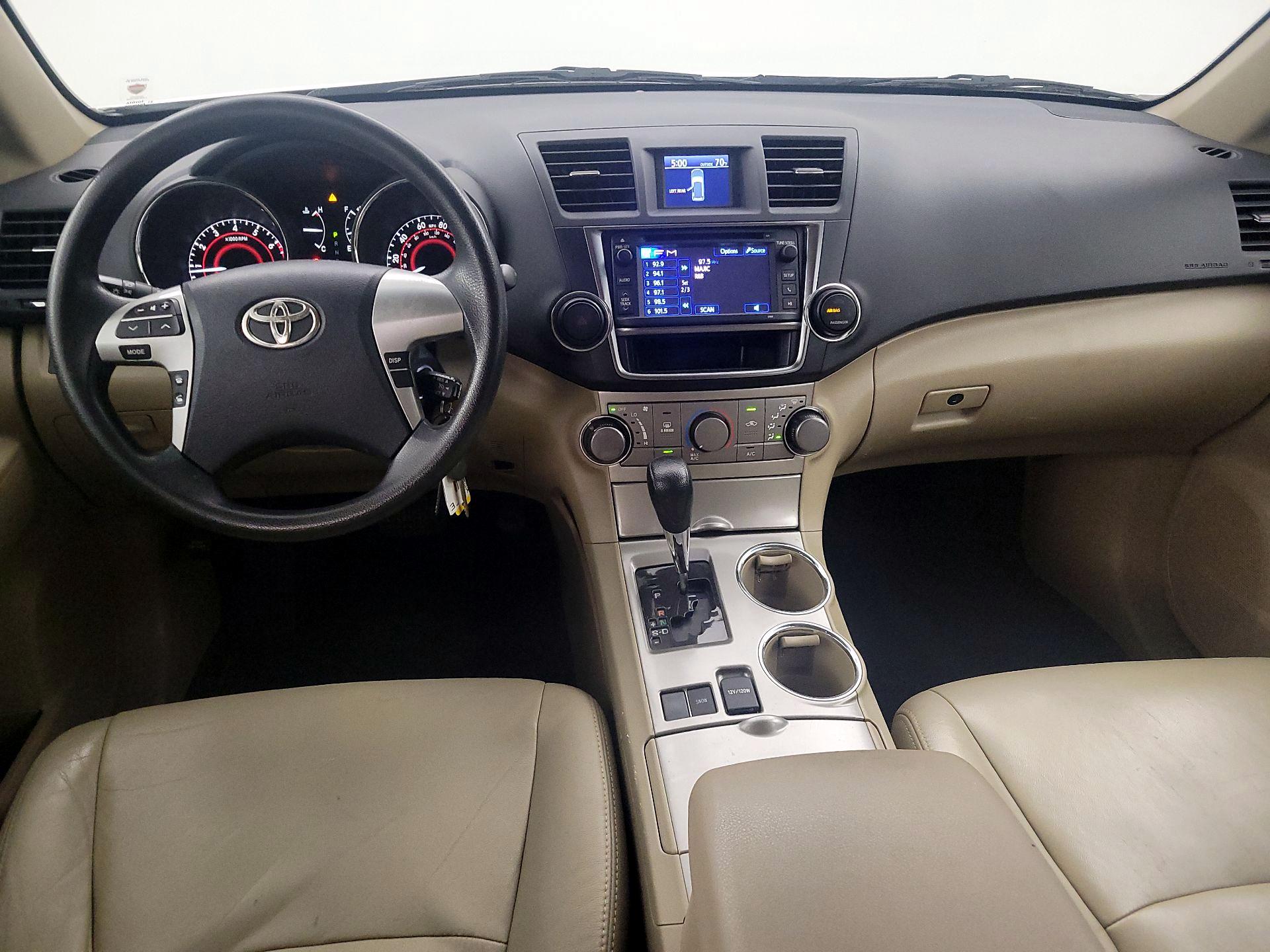 Thumbnail: 2013 Toyota Highlander - 9