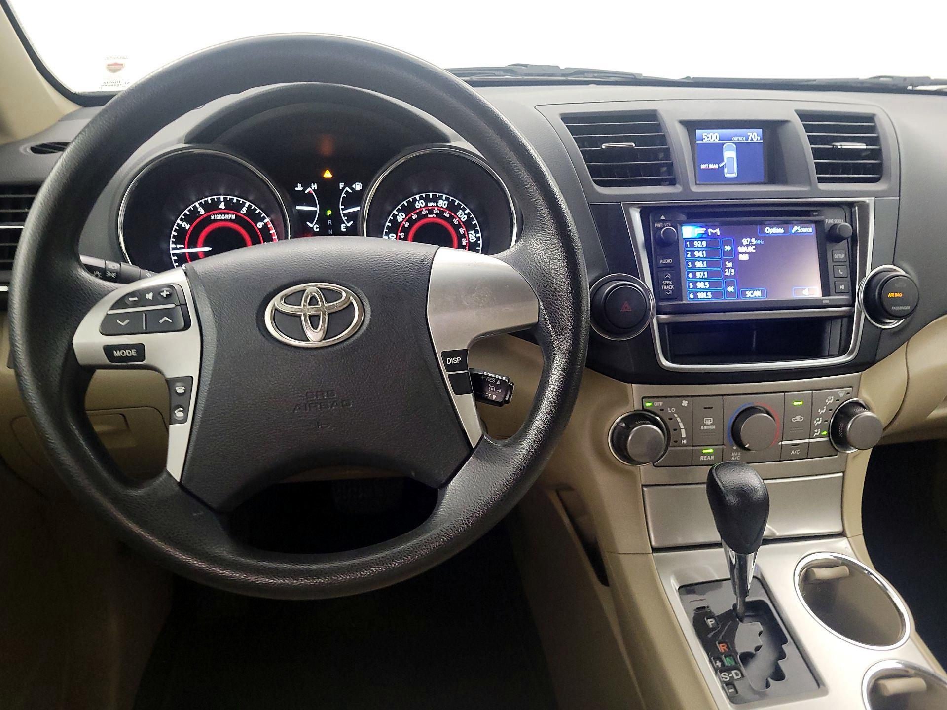 Thumbnail: 2013 Toyota Highlander - 10