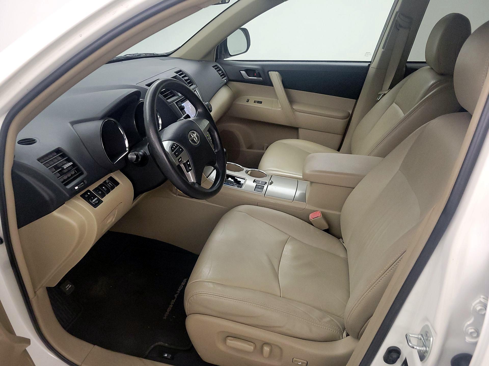 Thumbnail: 2013 Toyota Highlander - 11