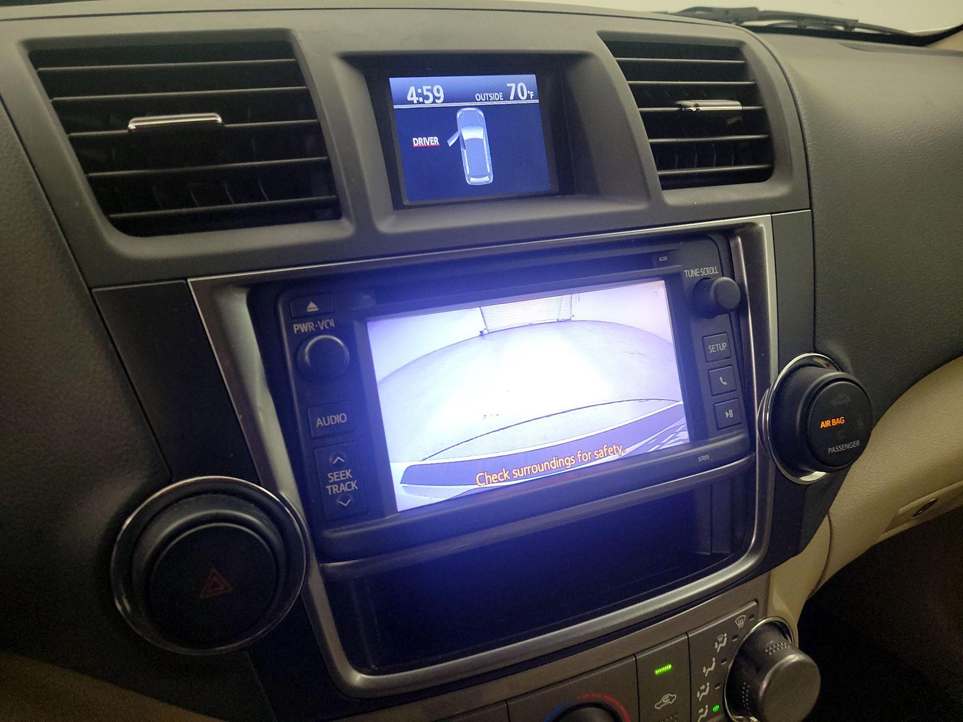 Thumbnail: 2013 Toyota Highlander - 14
