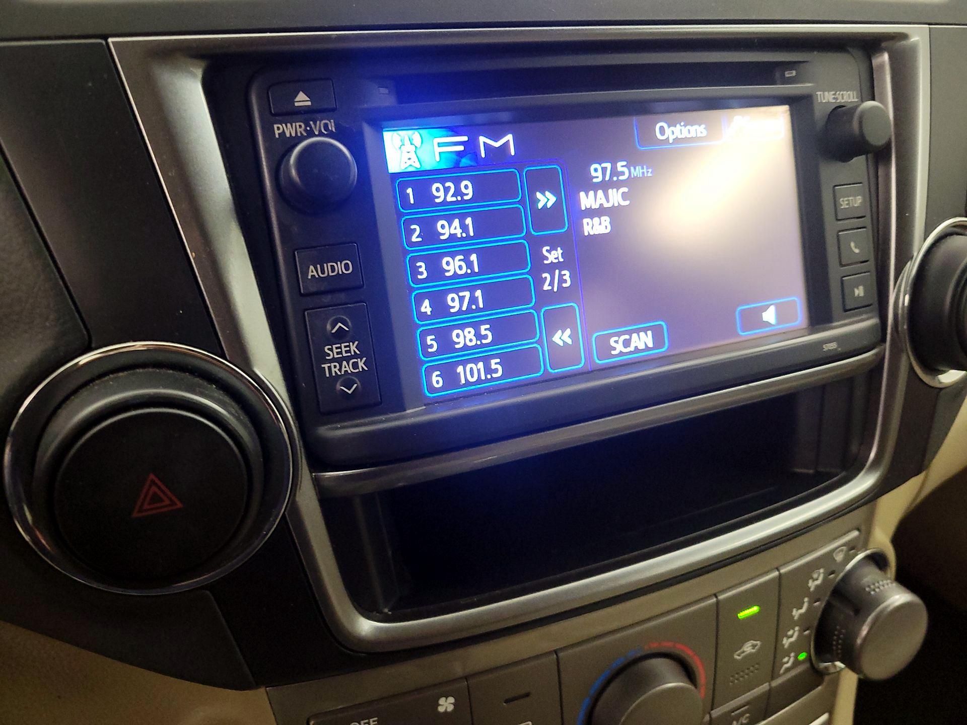 Thumbnail: 2013 Toyota Highlander - 15