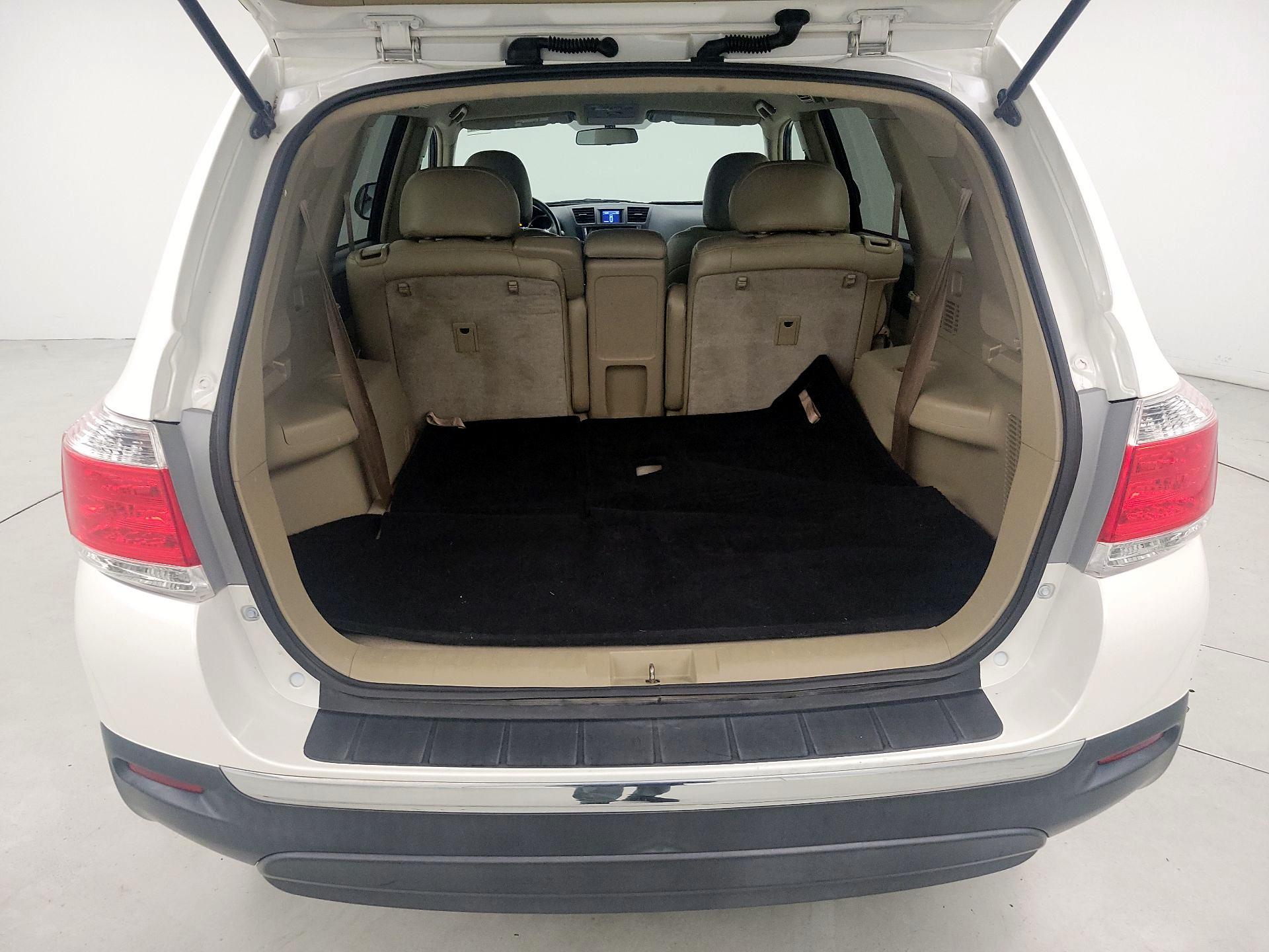Thumbnail: 2013 Toyota Highlander - 20
