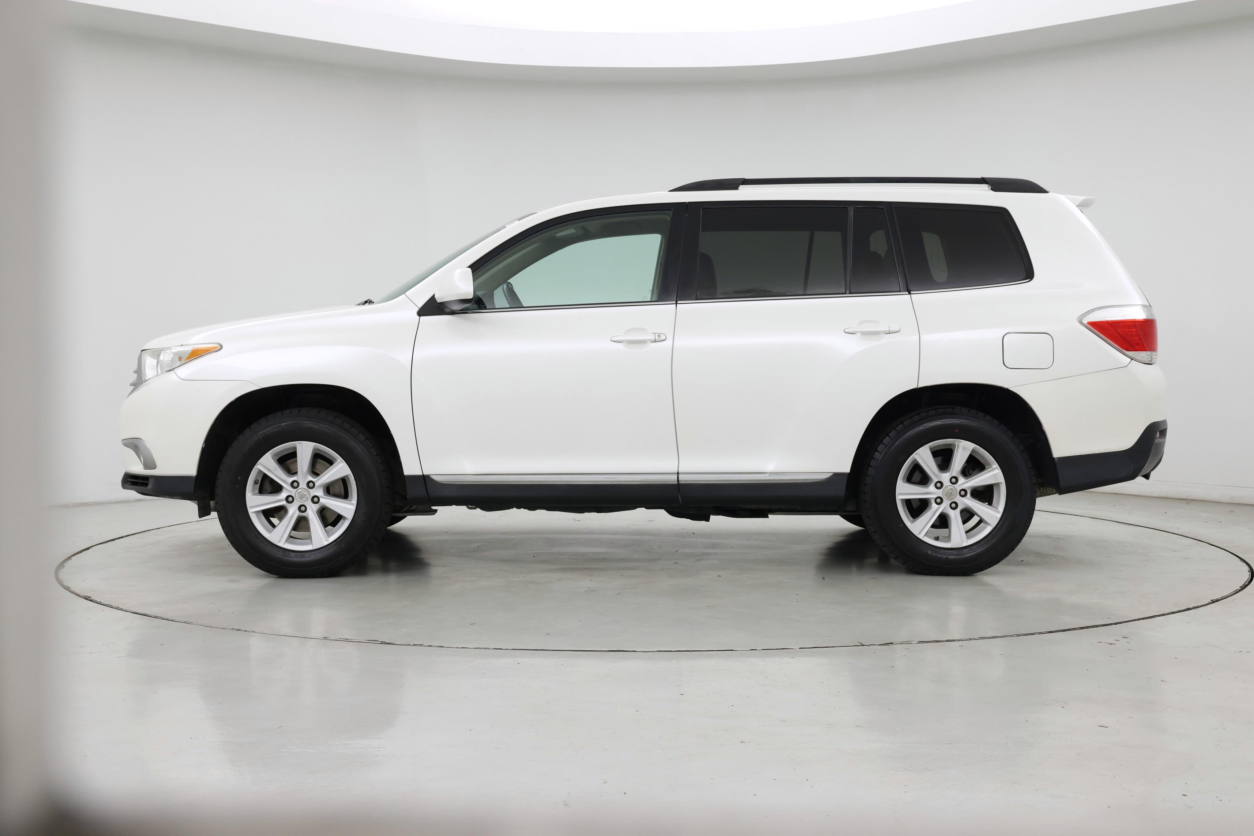 Thumbnail: 2013 Toyota Highlander - 3