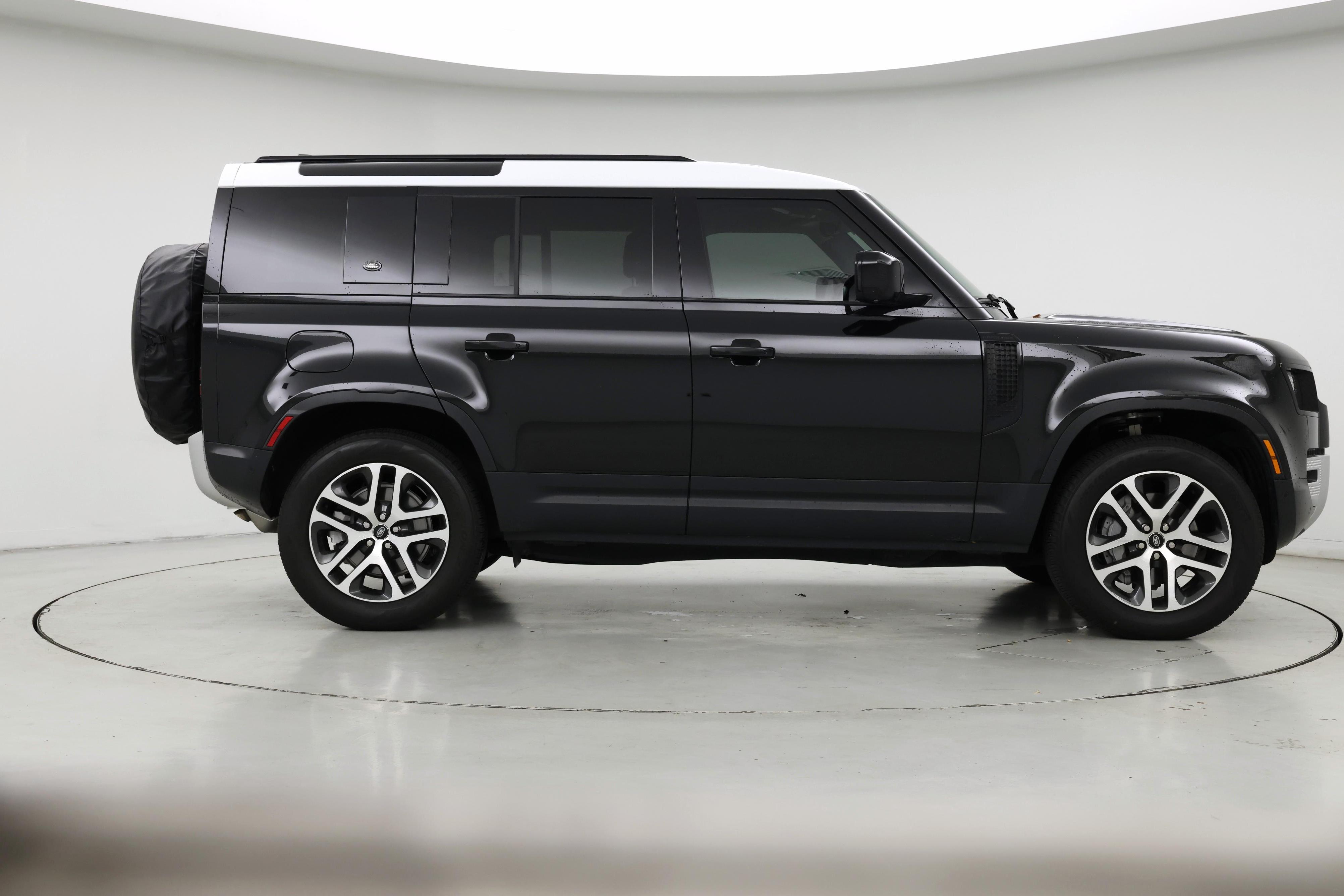 Thumbnail: 2023 Land Rover Defender - 7