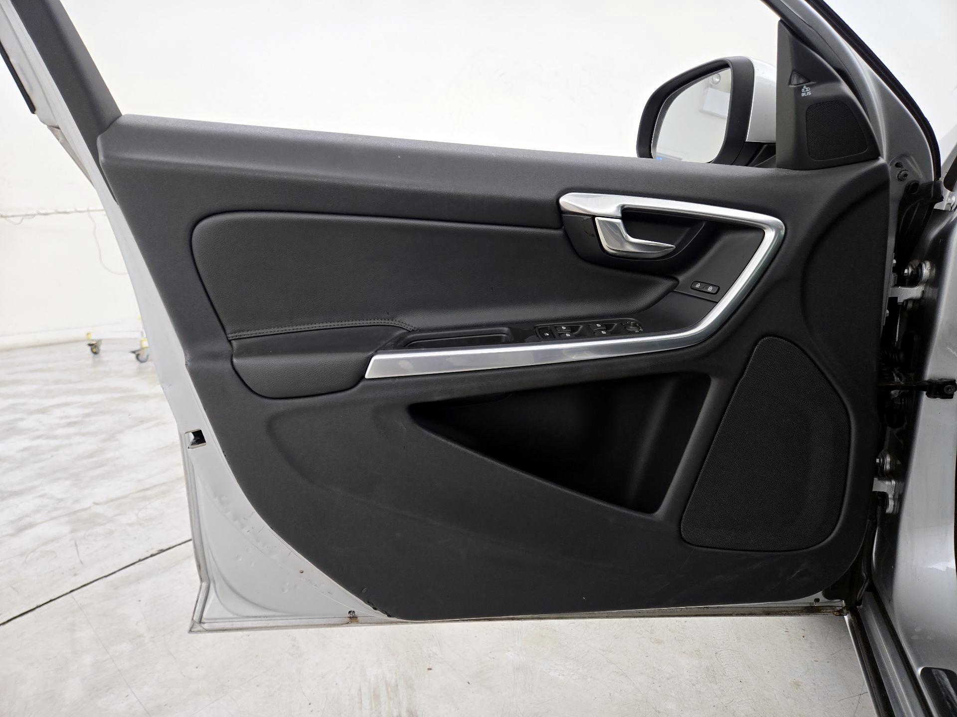 Thumbnail: 2015 Volvo S60 - 12