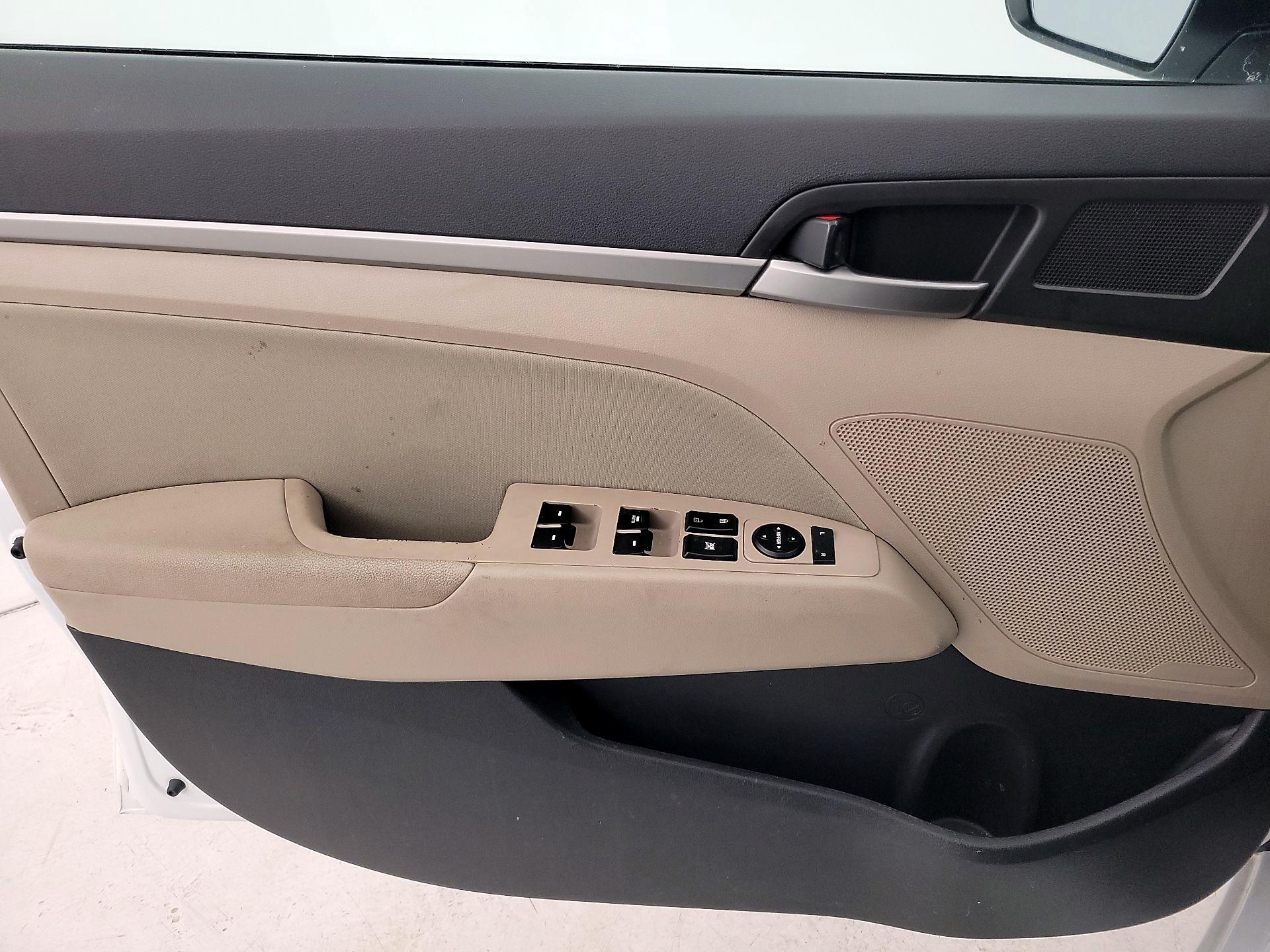 Thumbnail: 2017 Hyundai Elantra - 12