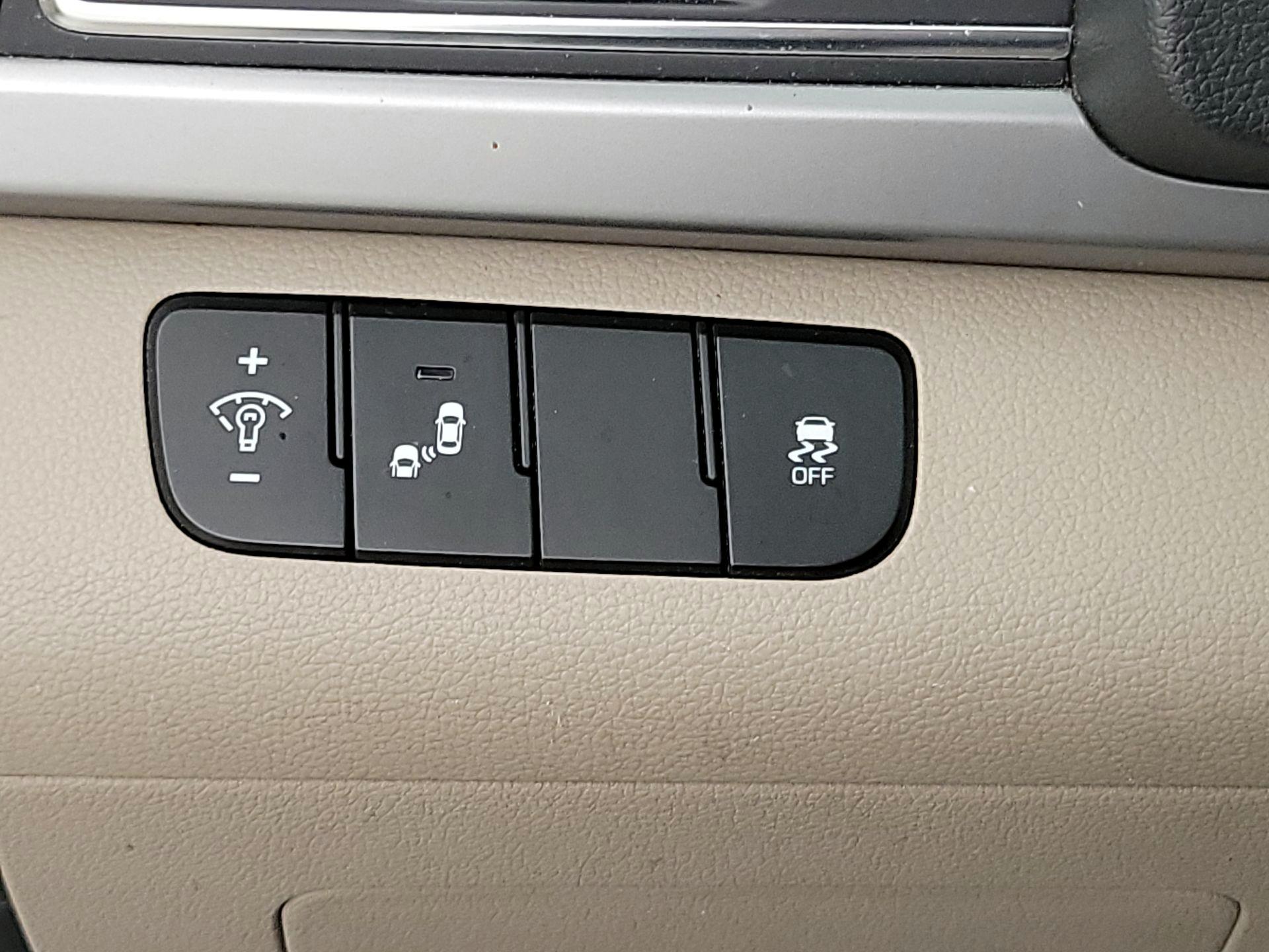 Thumbnail: 2017 Hyundai Elantra - 13