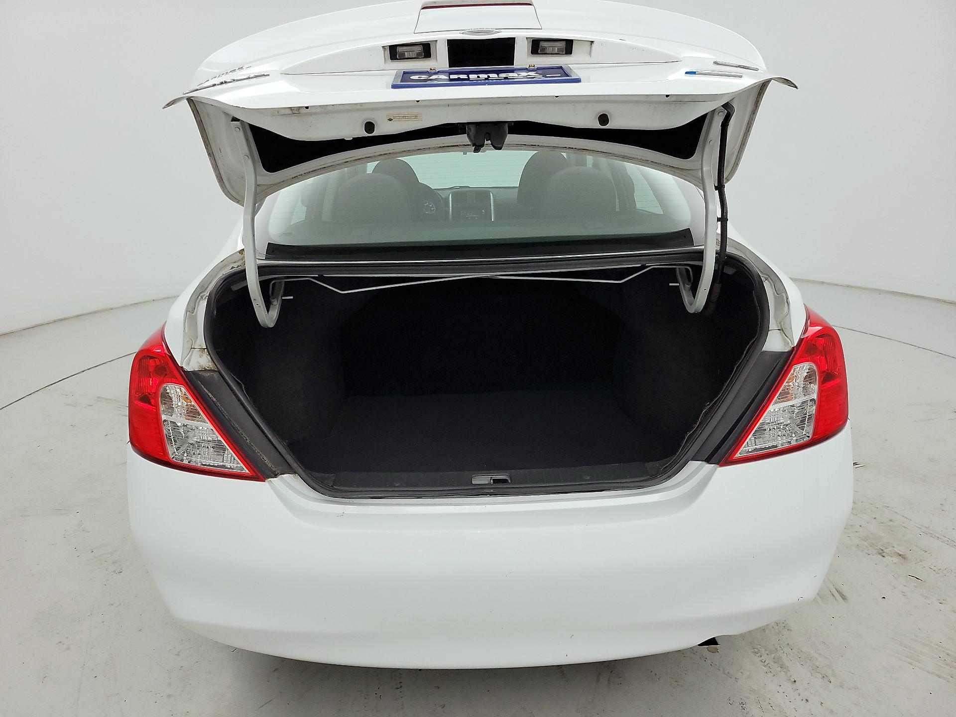 Thumbnail: 2013 Nissan Versa - 18