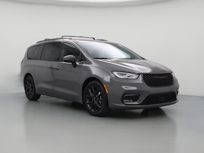 Gray 2023 Chrysler Pacifica Touring L