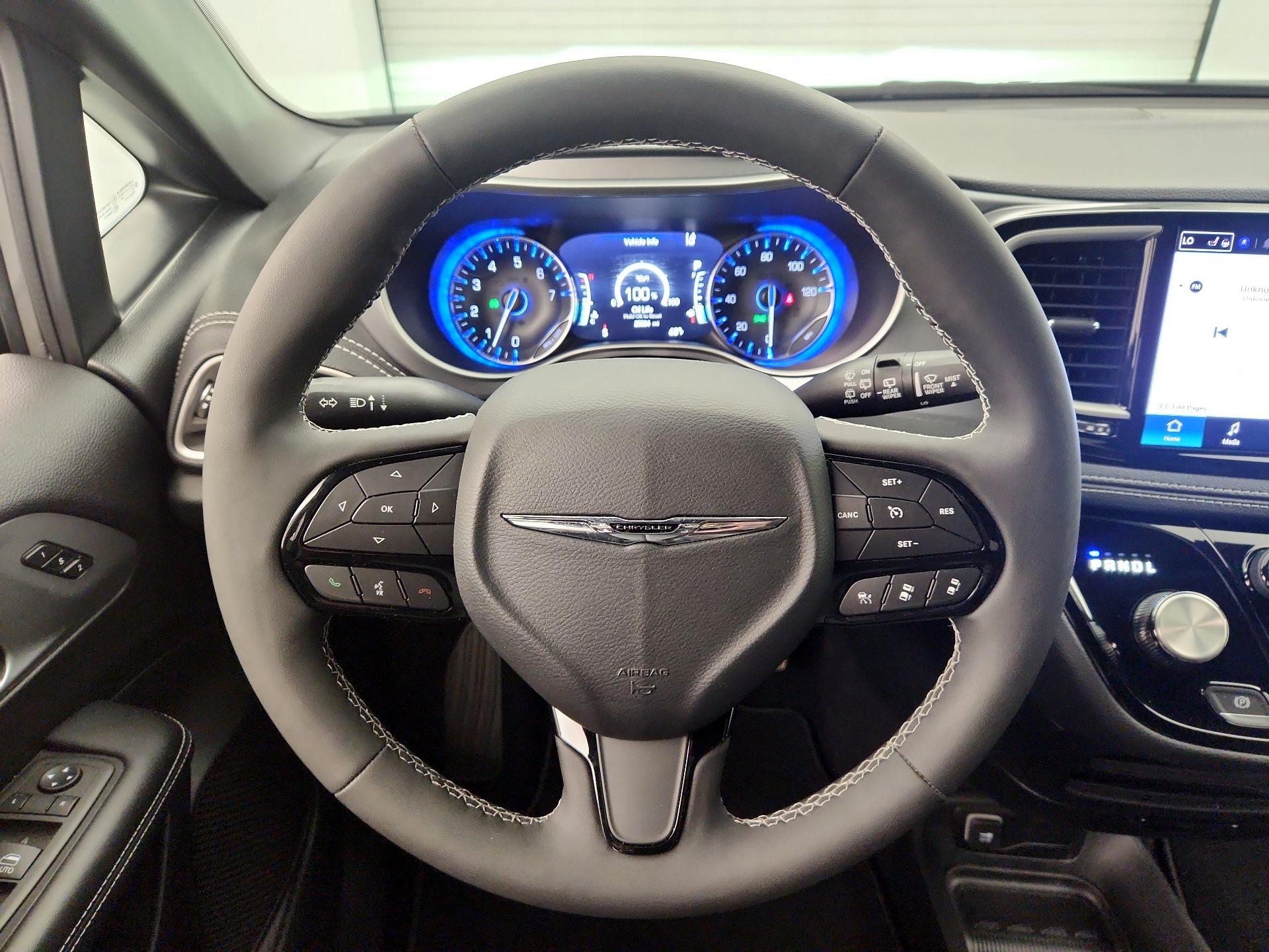 Thumbnail: 2023 Chrysler Pacifica - 10