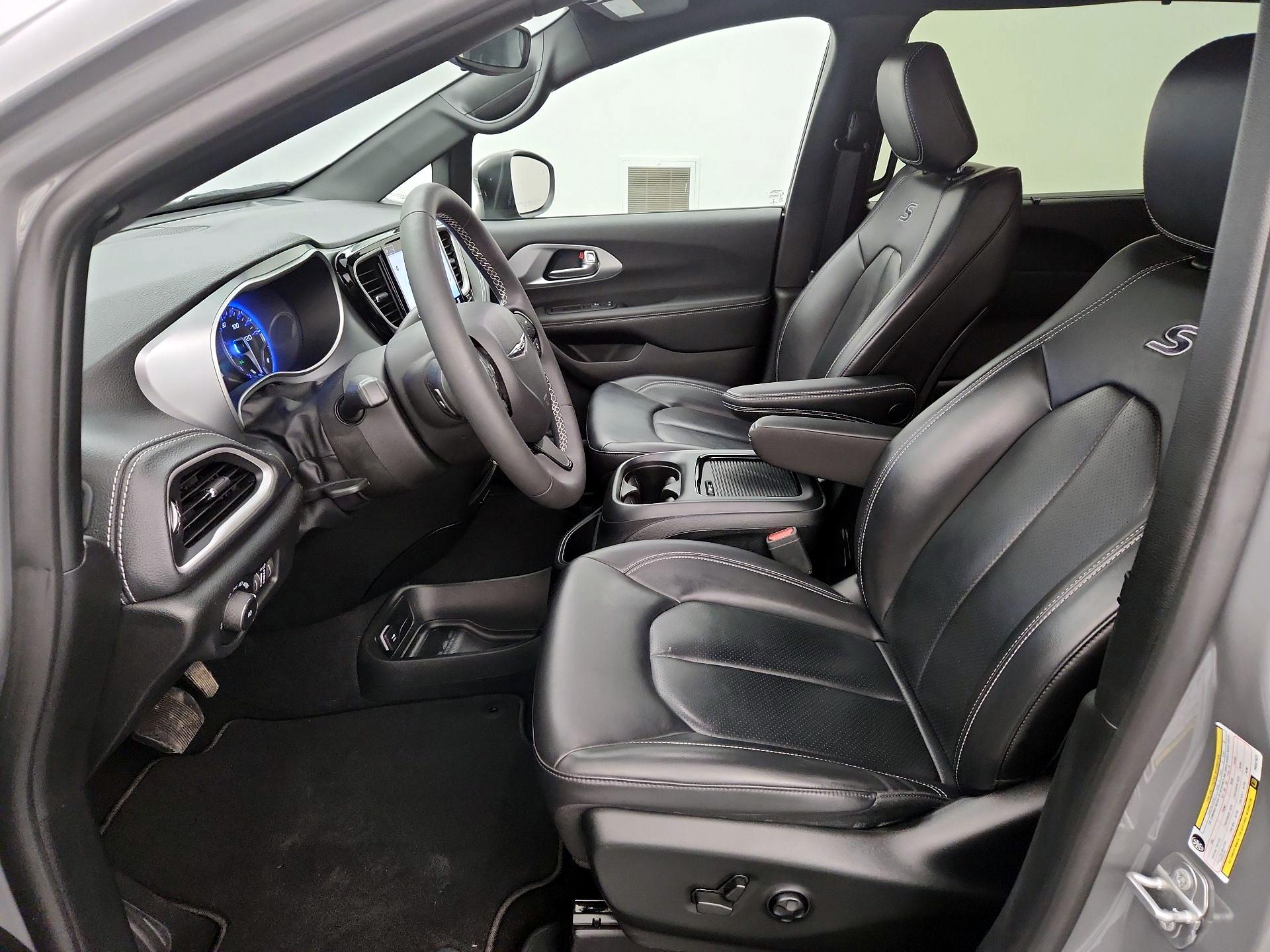 Thumbnail: 2023 Chrysler Pacifica - 11