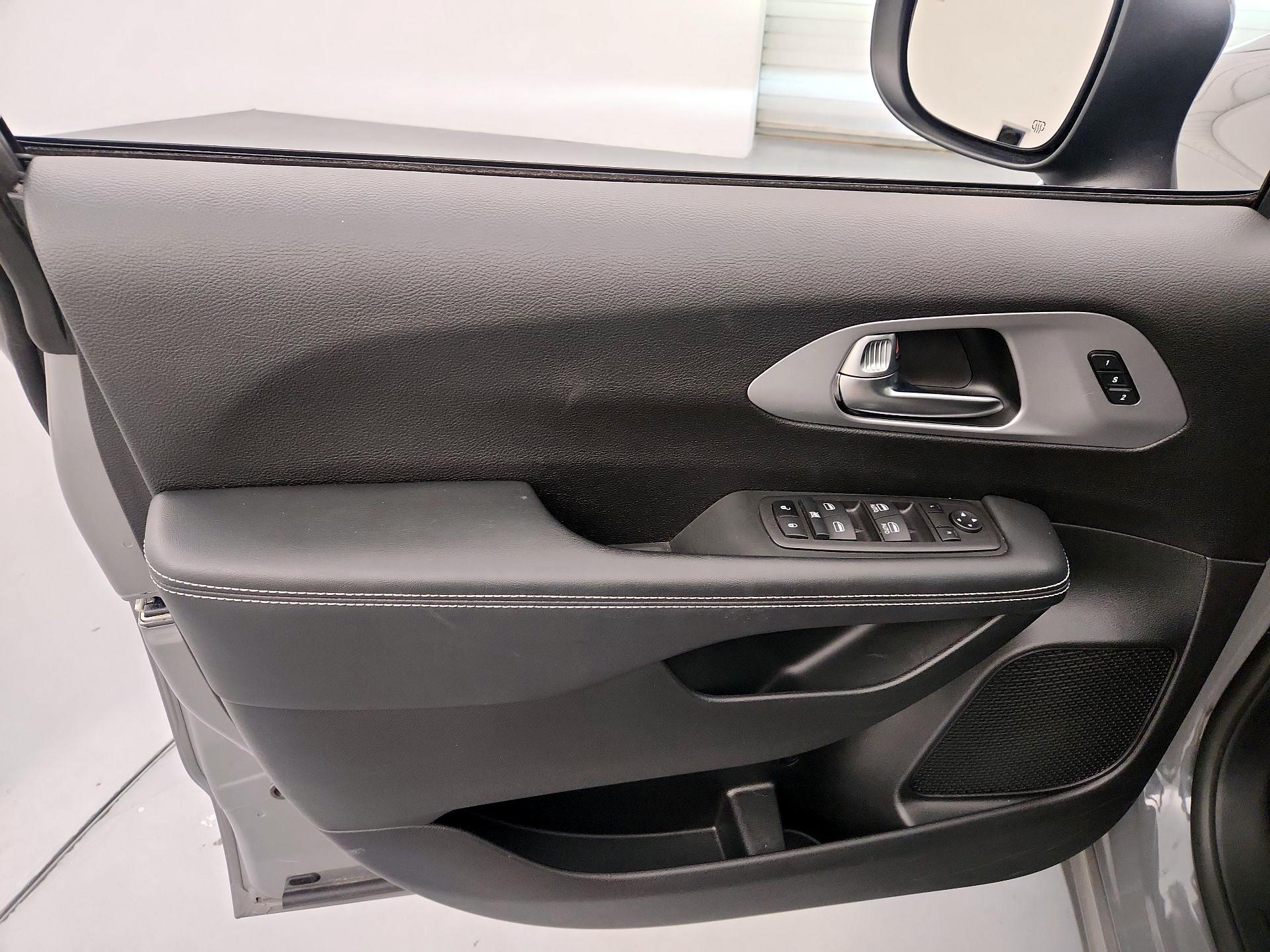 Thumbnail: 2023 Chrysler Pacifica - 12