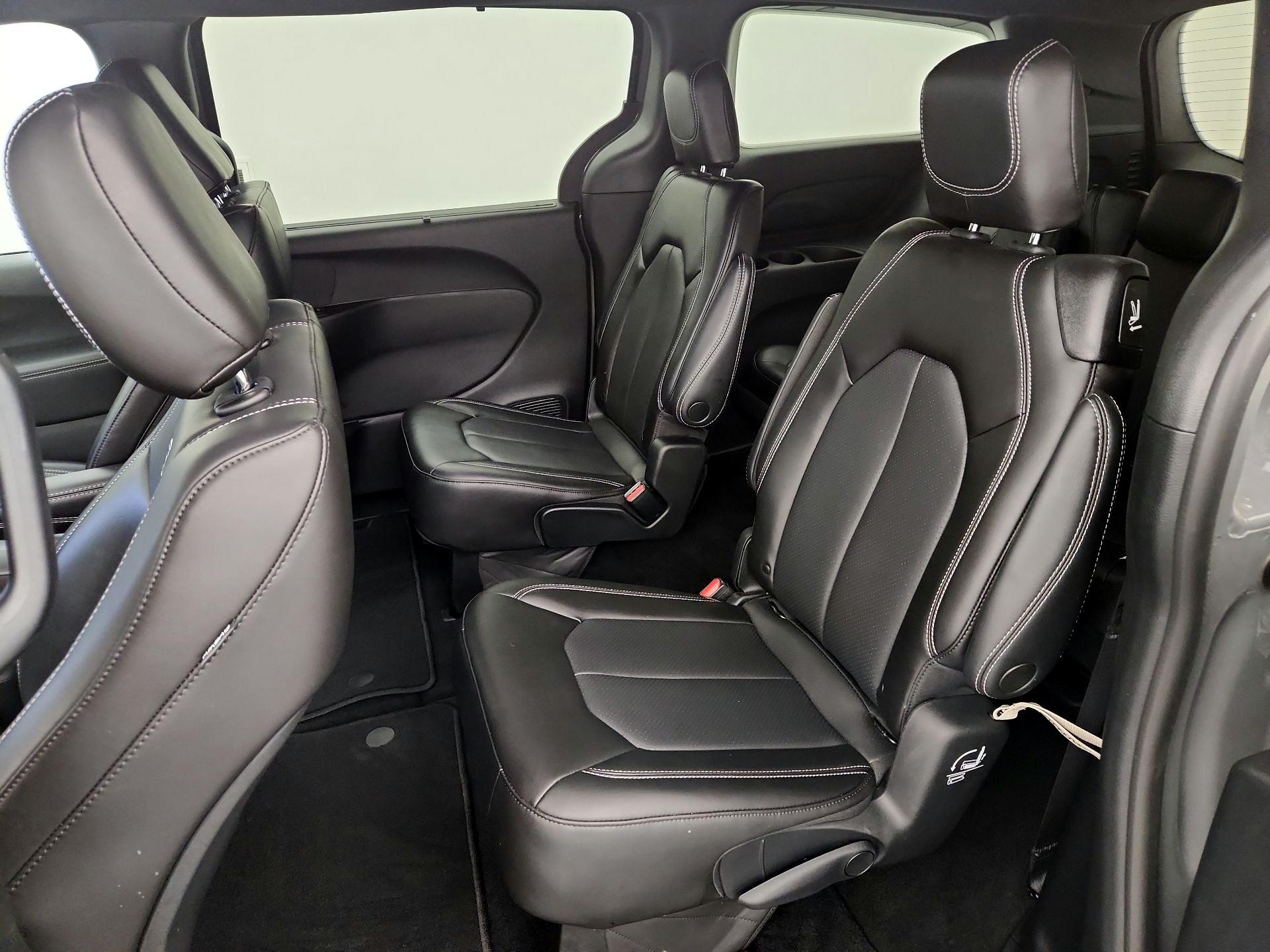 Thumbnail: 2023 Chrysler Pacifica - 19