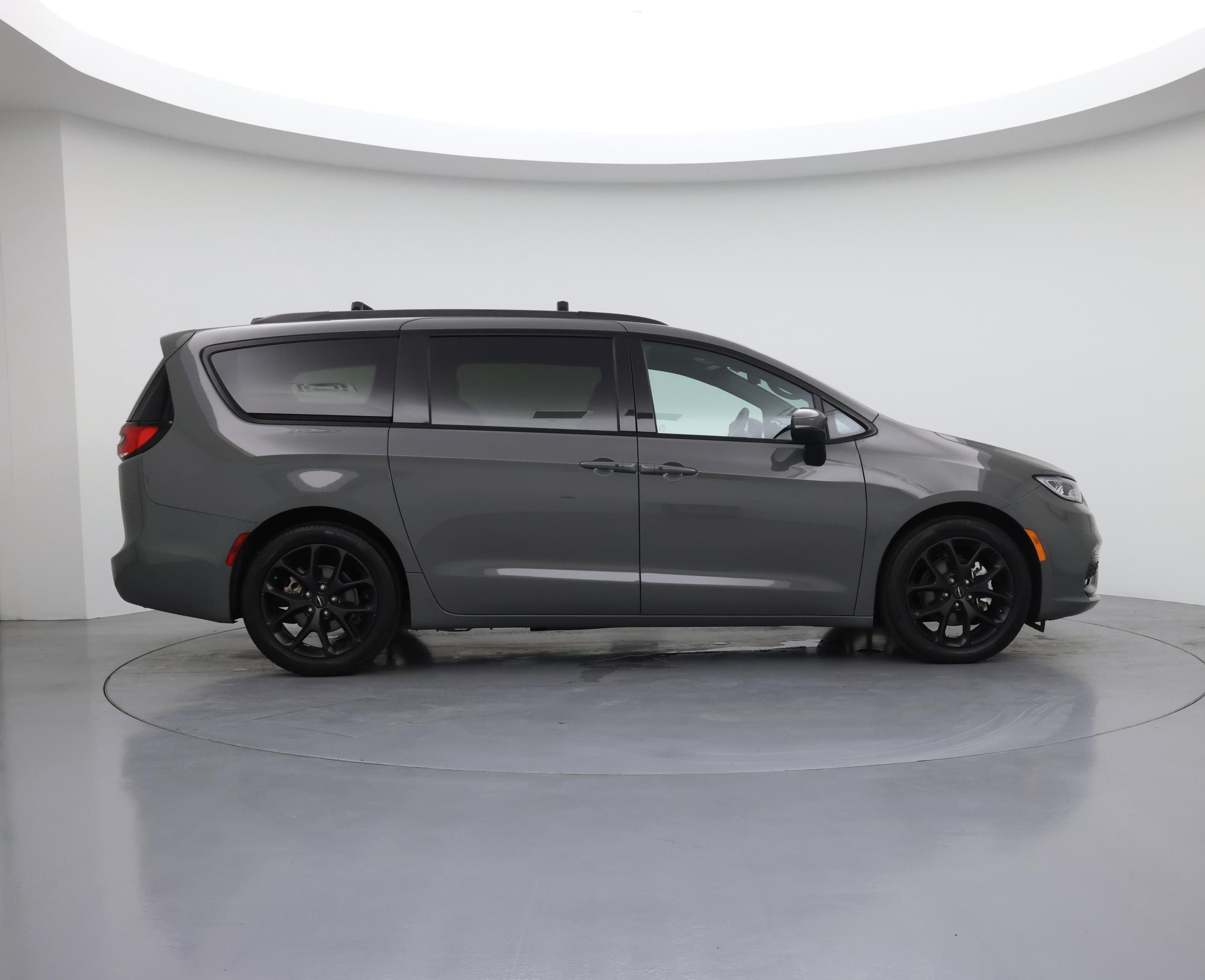 Thumbnail: 2023 Chrysler Pacifica - 7