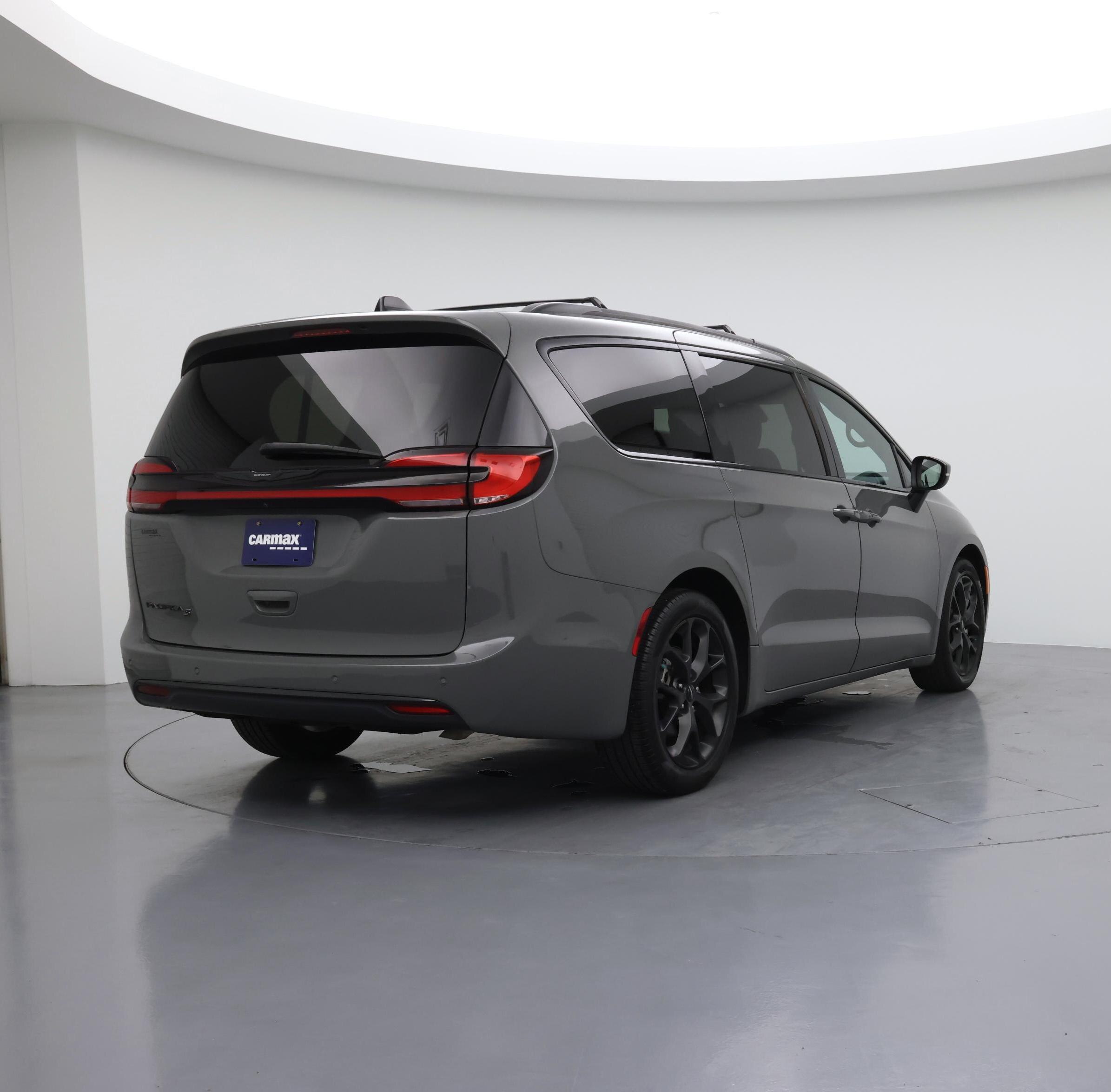 Thumbnail: 2023 Chrysler Pacifica - 8
