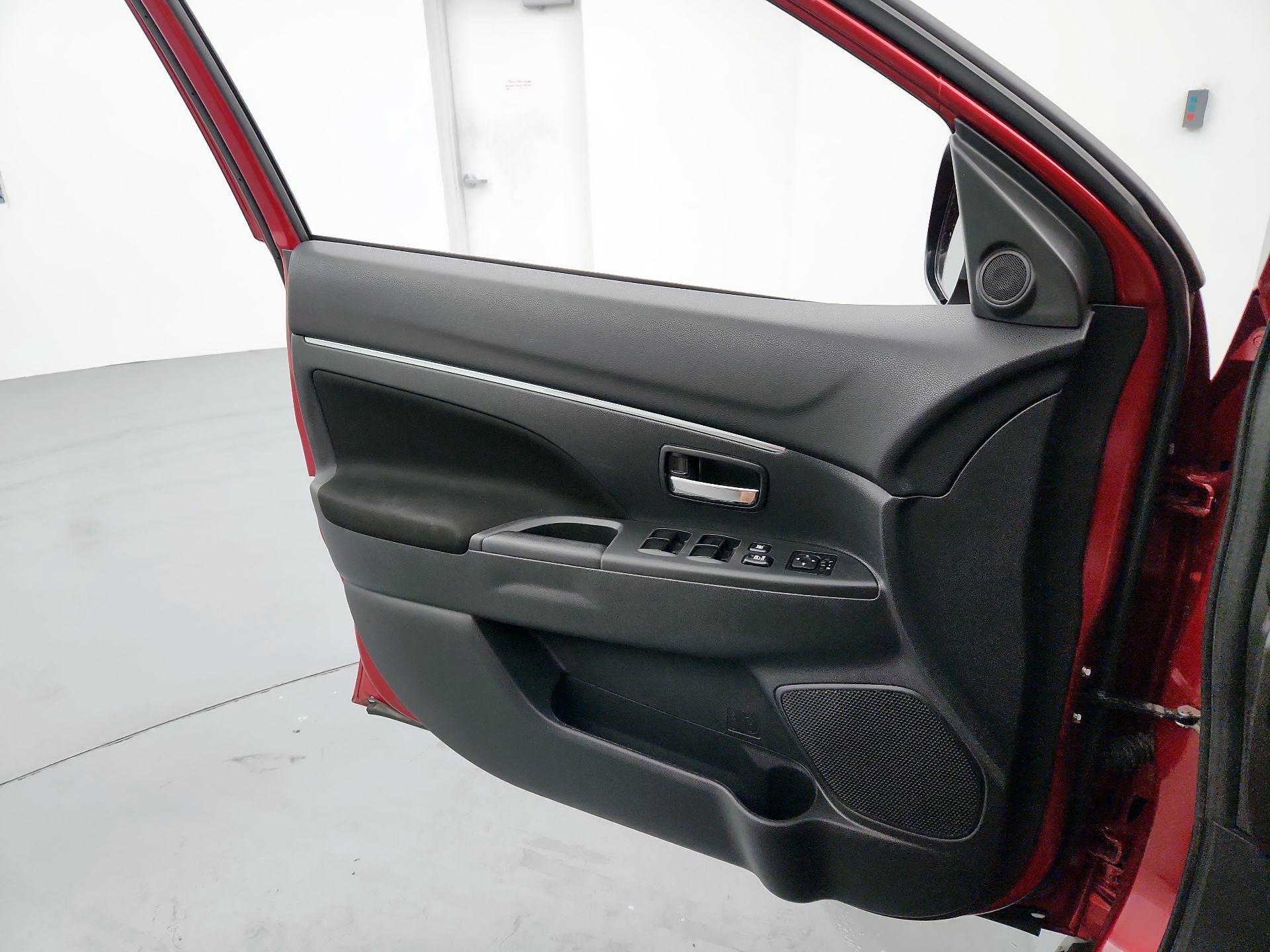 Thumbnail: 2022 Mitsubishi Outlander Sport - 12