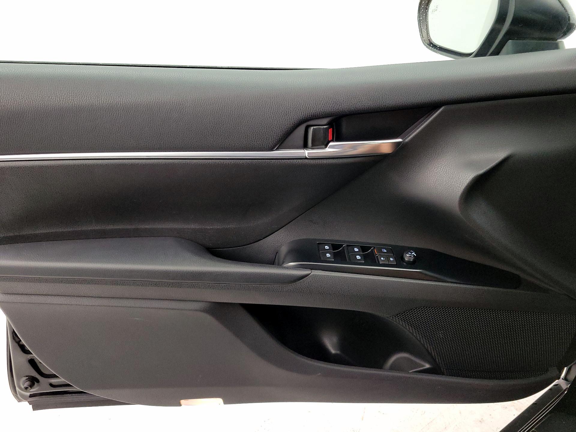 Thumbnail: 2019 Toyota Camry - 12