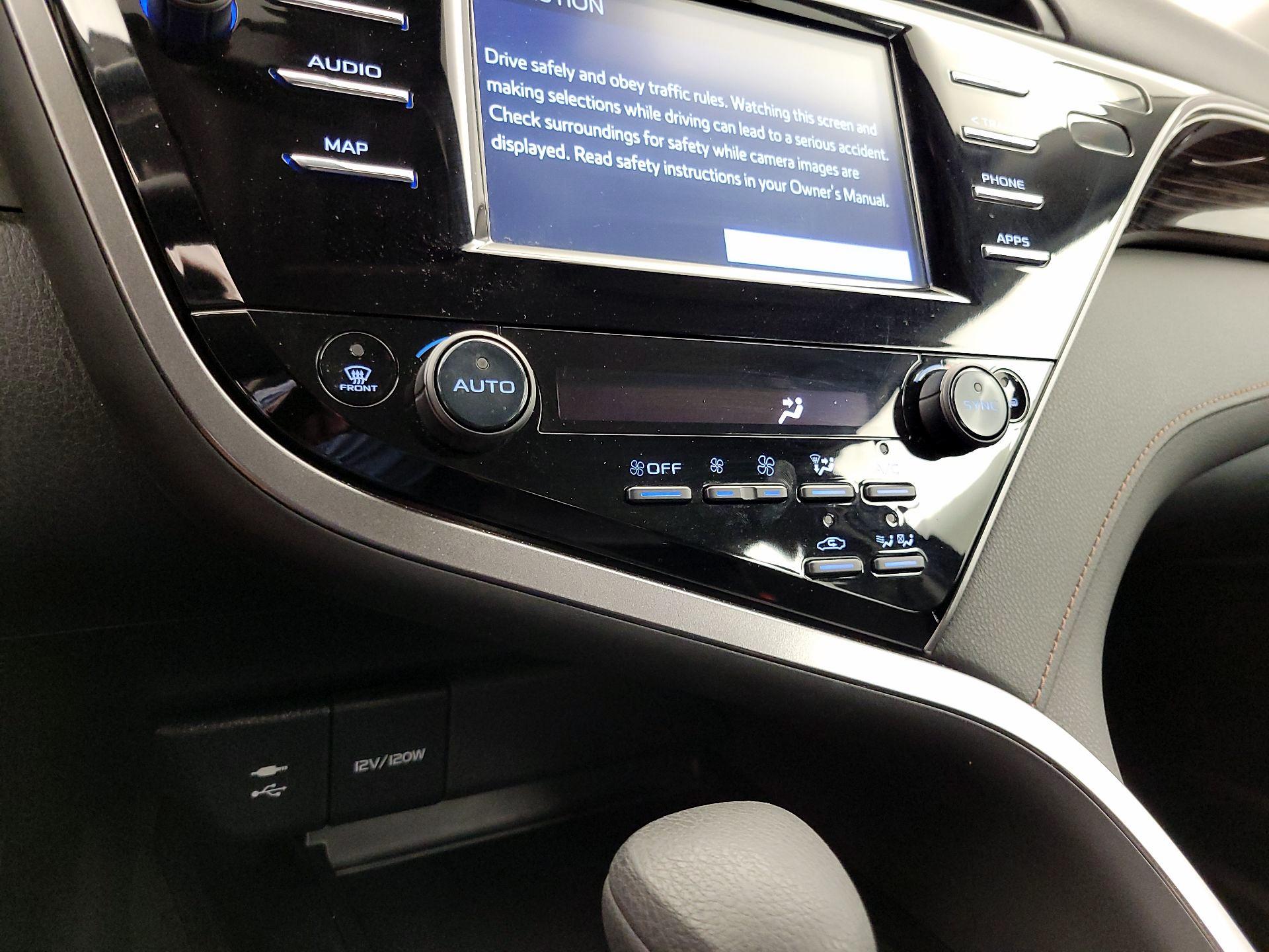 Thumbnail: 2019 Toyota Camry - 16