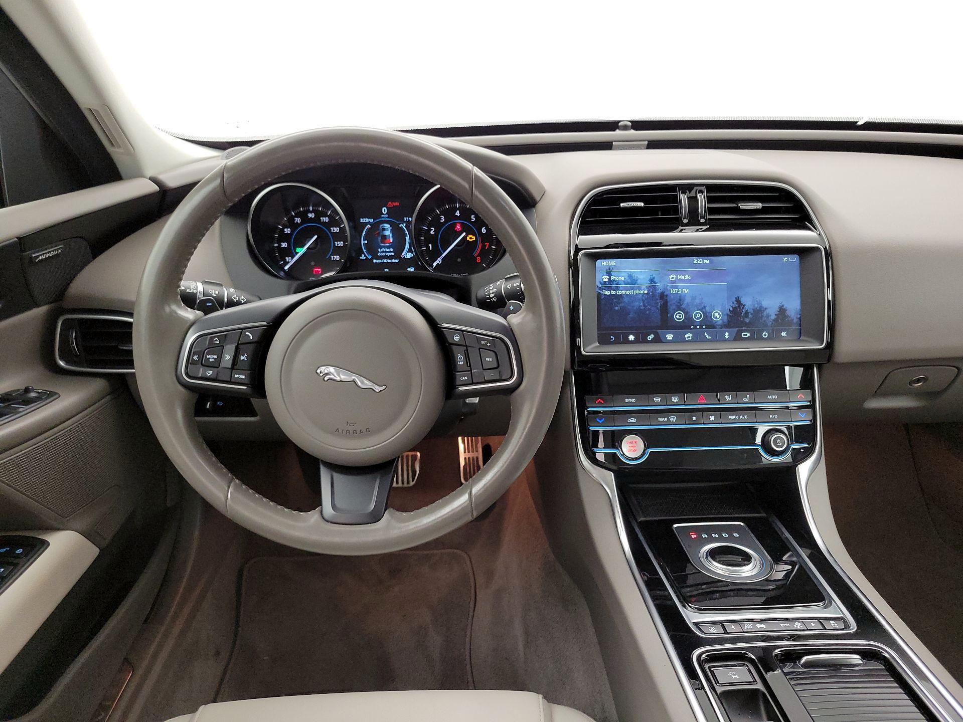 Thumbnail: 2019 Jaguar XE - 10