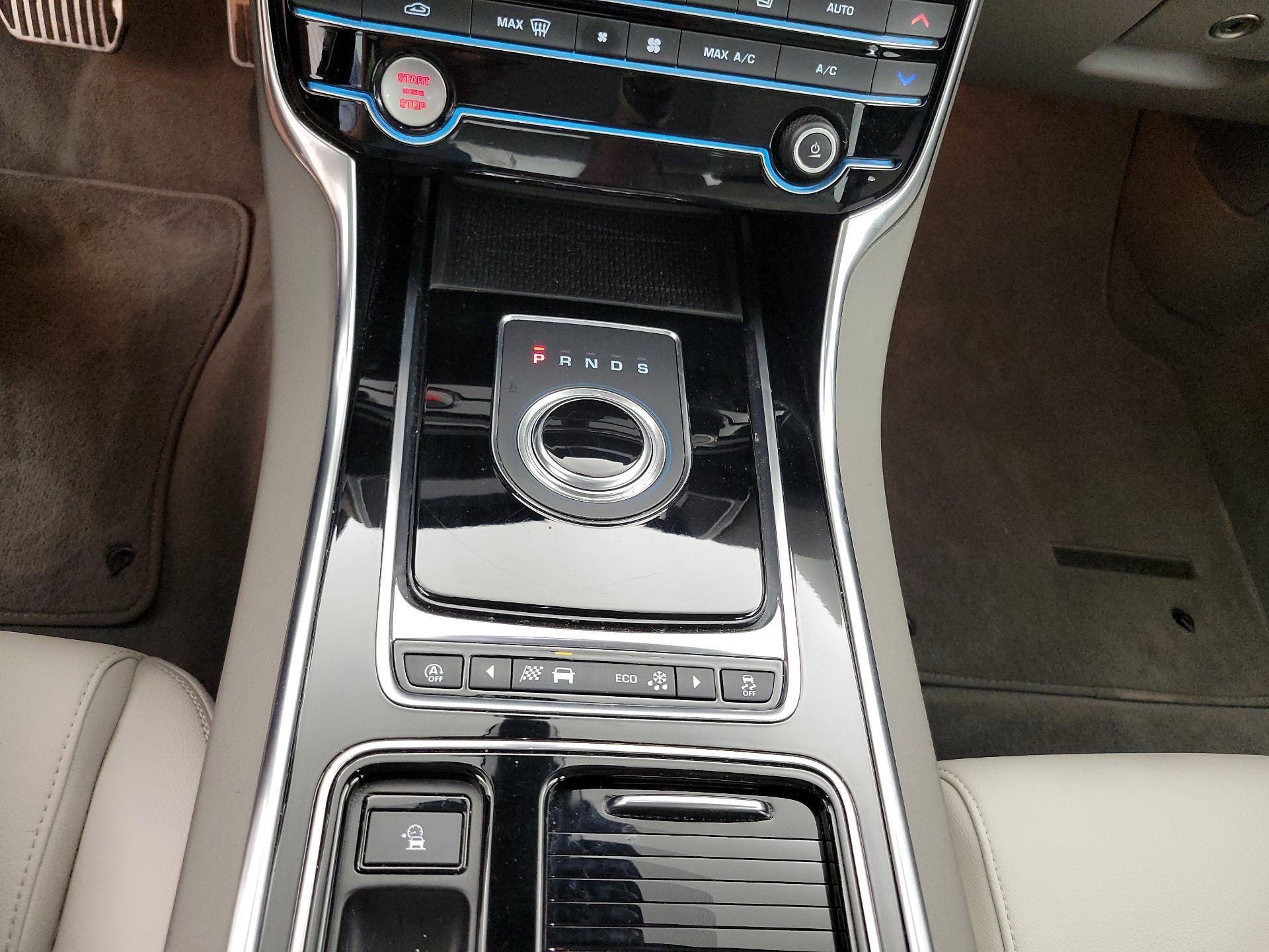 Thumbnail: 2019 Jaguar XE - 17