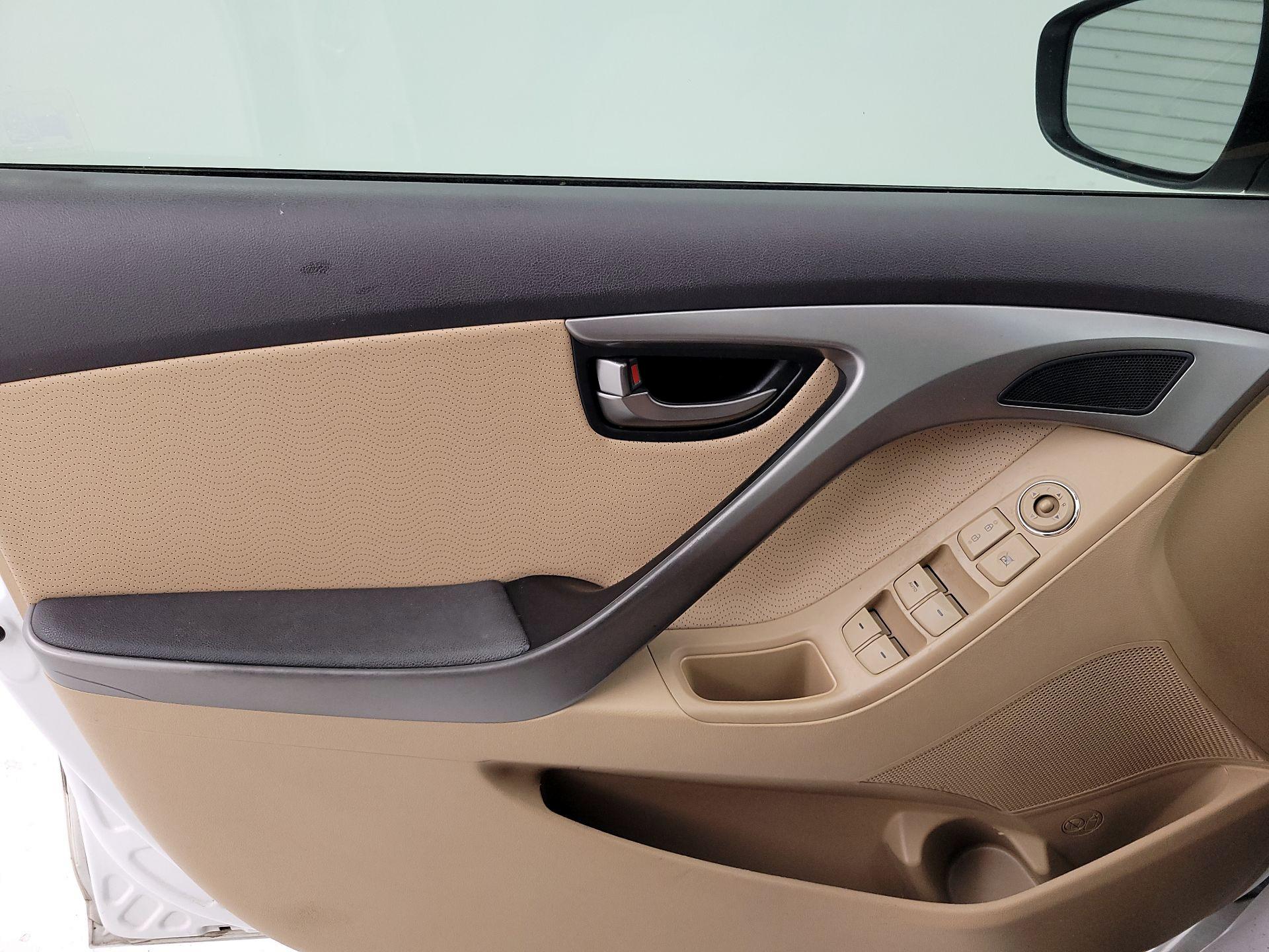 Thumbnail: 2013 Hyundai Elantra - 12