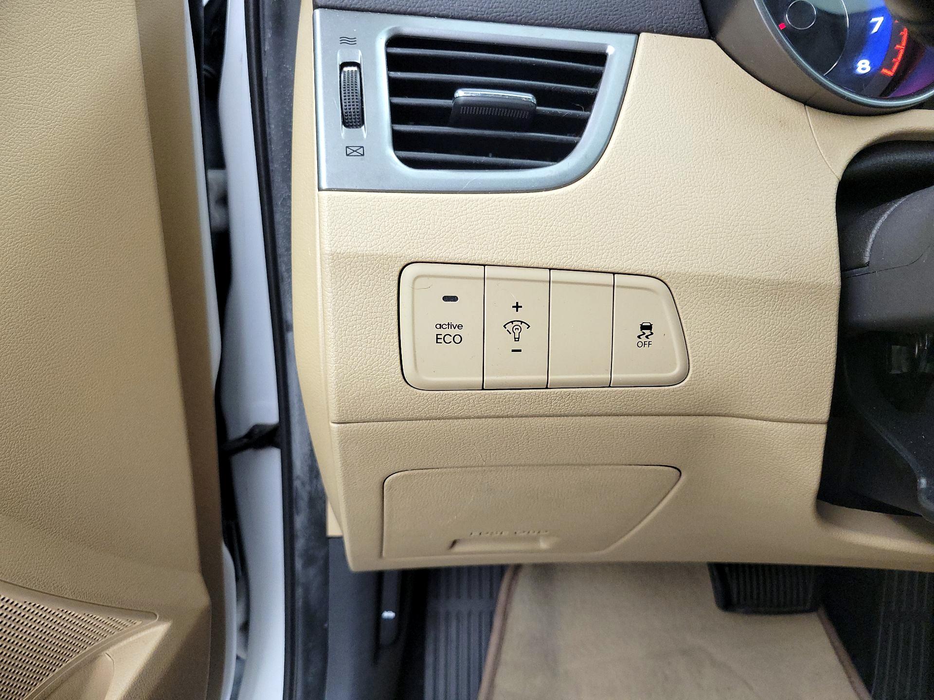 Thumbnail: 2013 Hyundai Elantra - 13