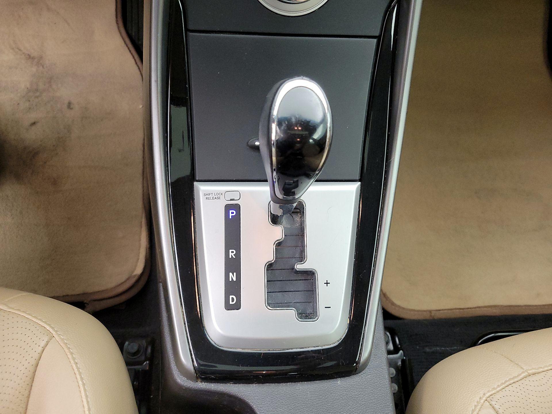 Thumbnail: 2013 Hyundai Elantra - 16