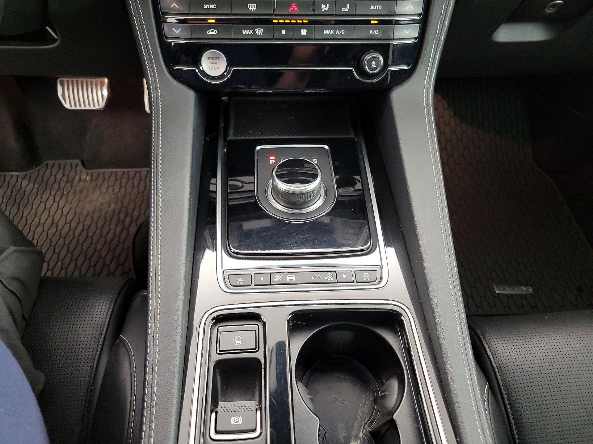 Thumbnail: 2018 Jaguar F-Pace - 18