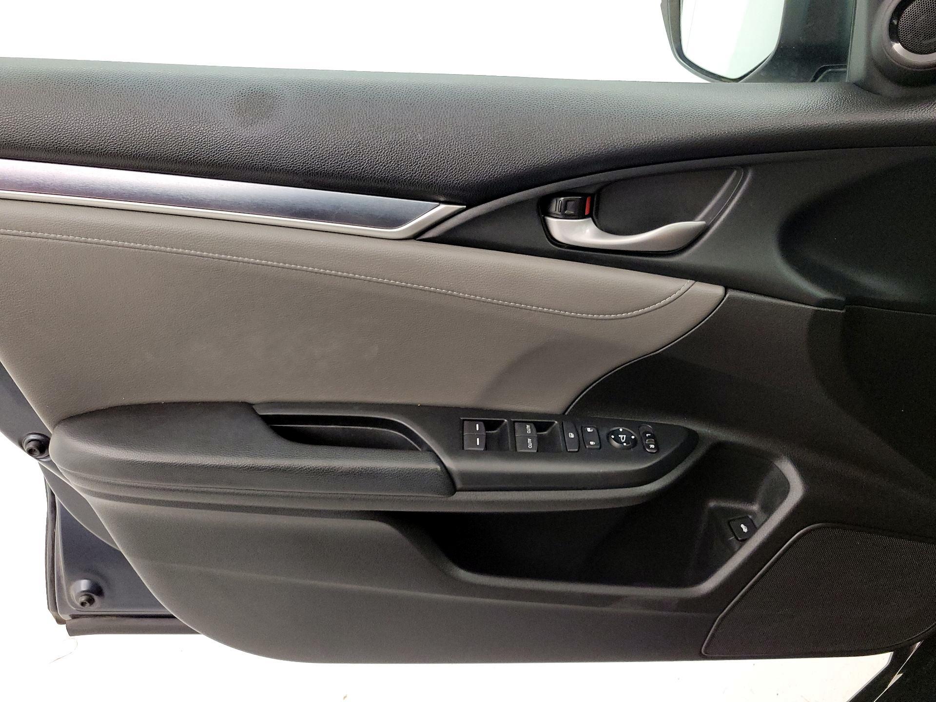 Thumbnail: 2016 Honda Civic - 12