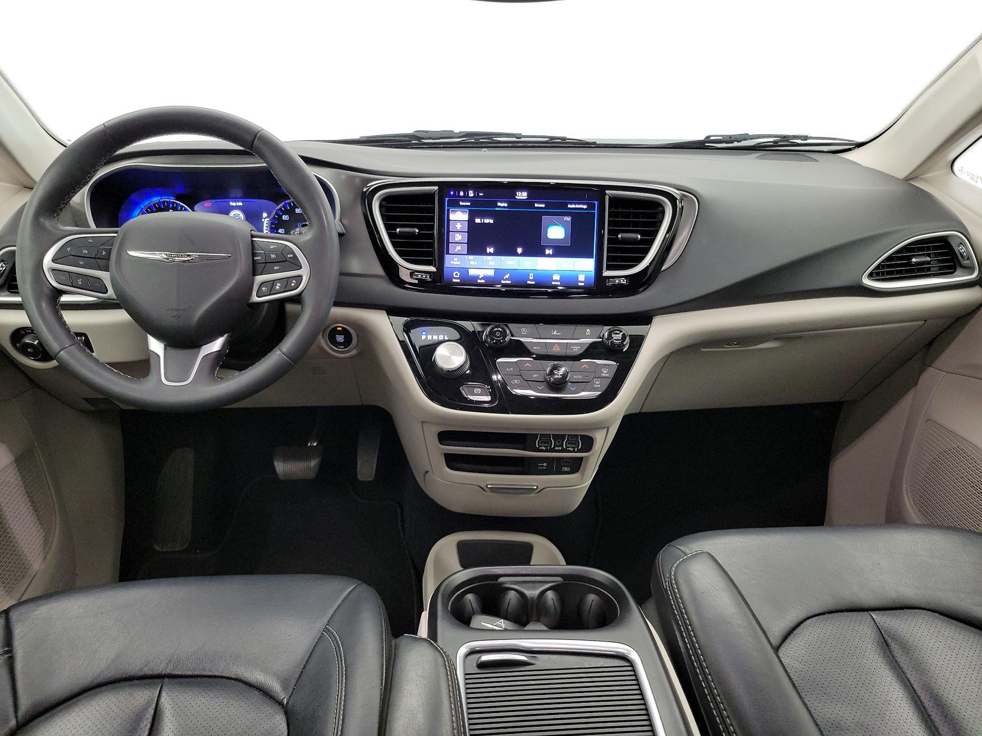 Thumbnail: 2022 Chrysler Pacifica - 9
