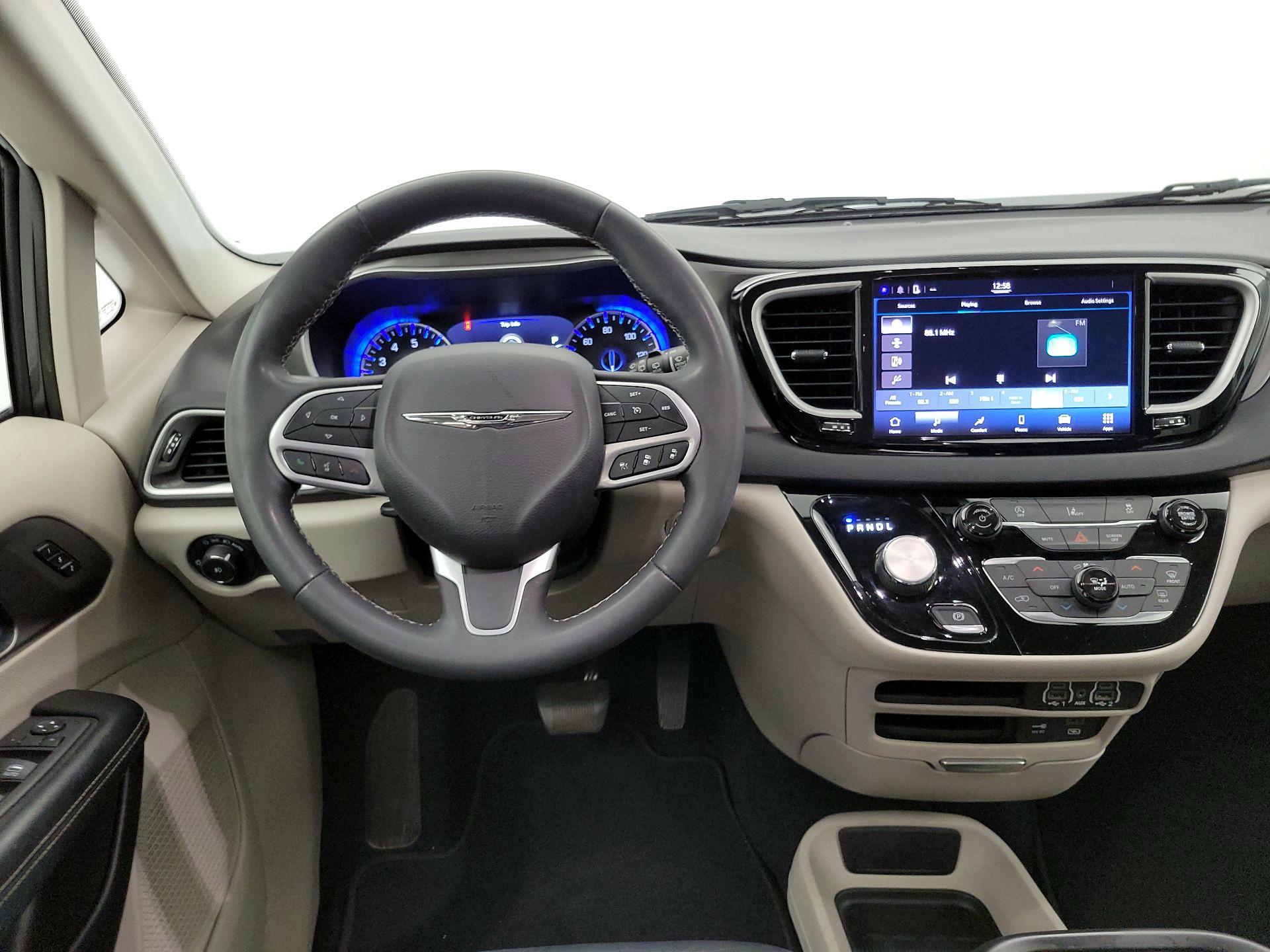 Thumbnail: 2022 Chrysler Pacifica - 10