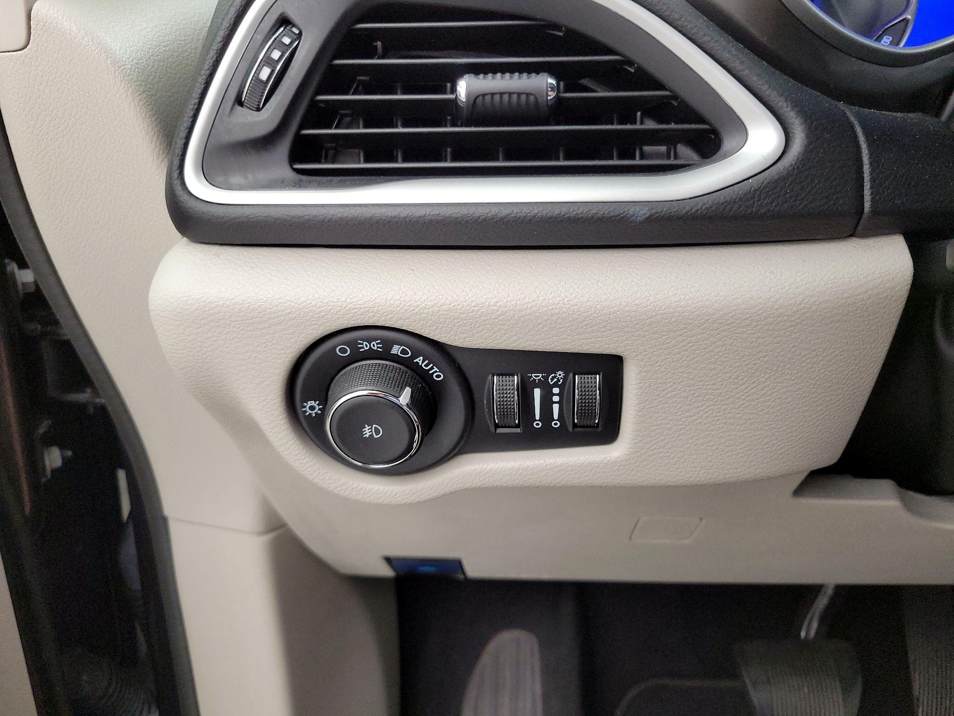 Thumbnail: 2022 Chrysler Pacifica - 13