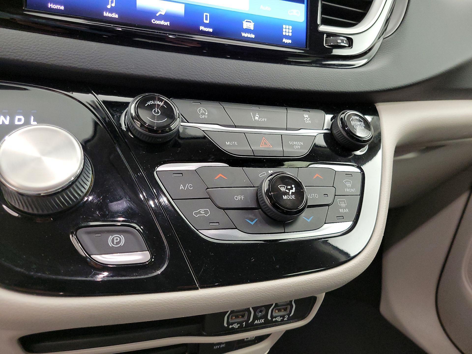 Thumbnail: 2022 Chrysler Pacifica - 16
