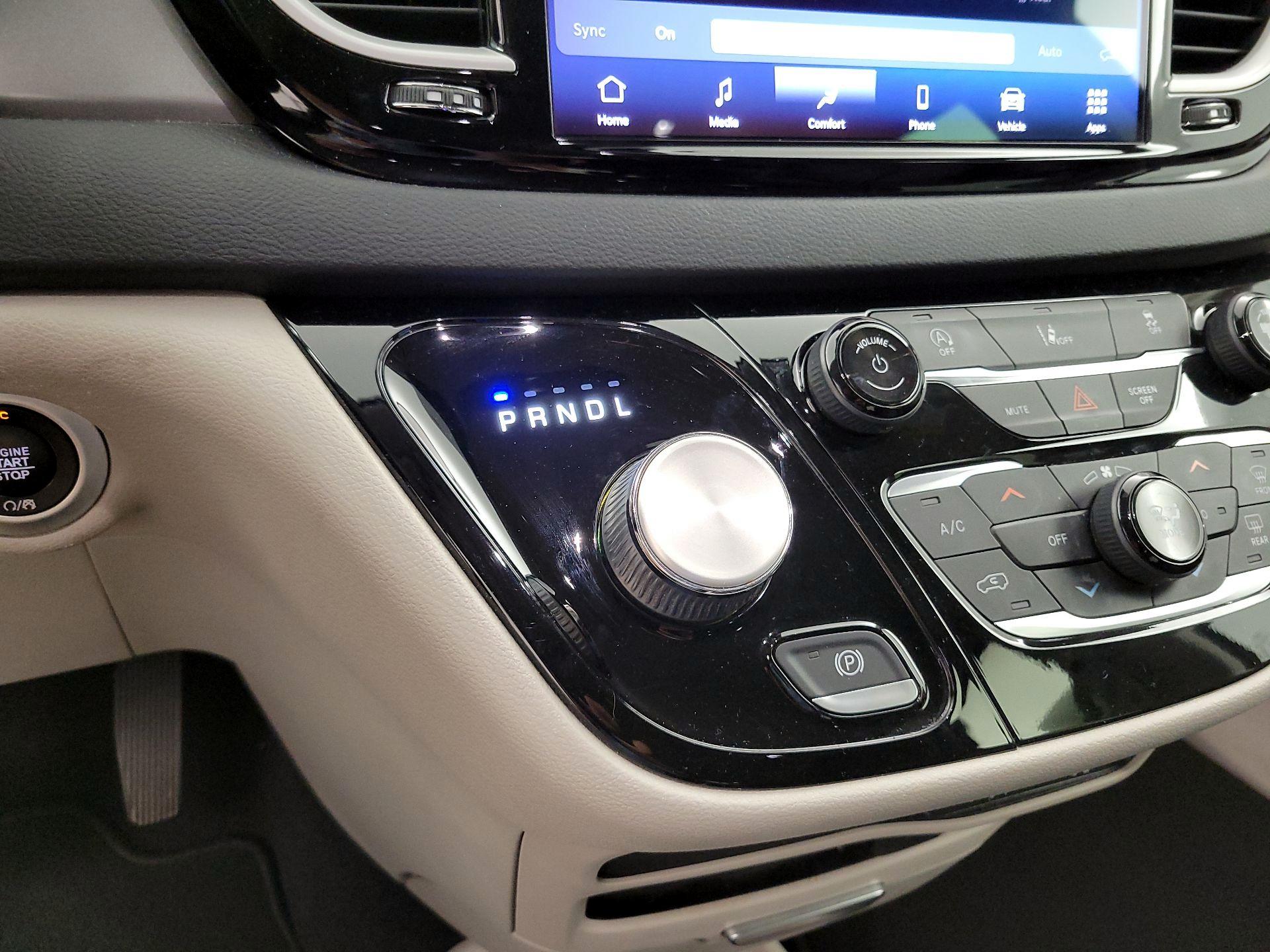 Thumbnail: 2022 Chrysler Pacifica - 17