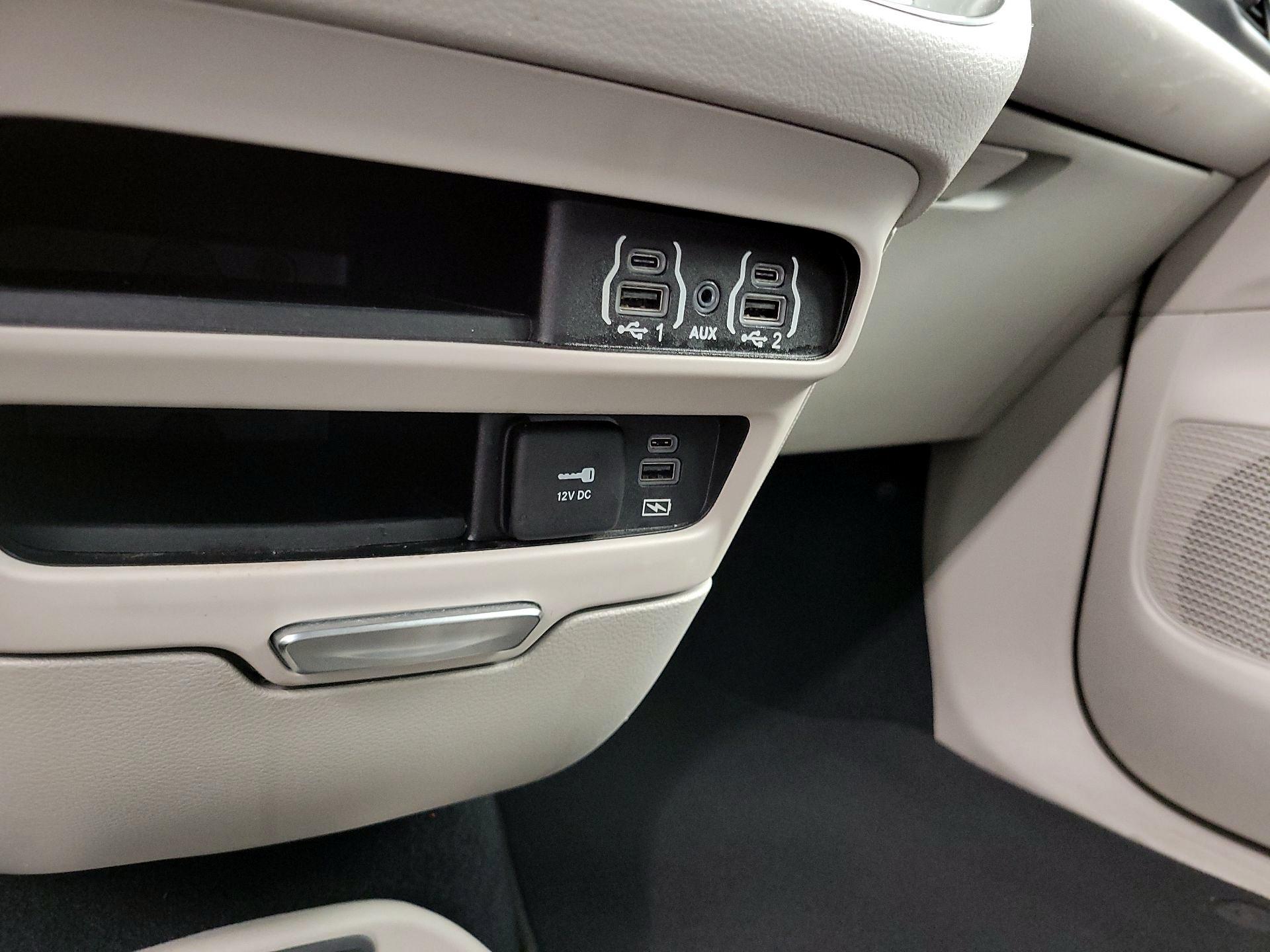 Thumbnail: 2022 Chrysler Pacifica - 18