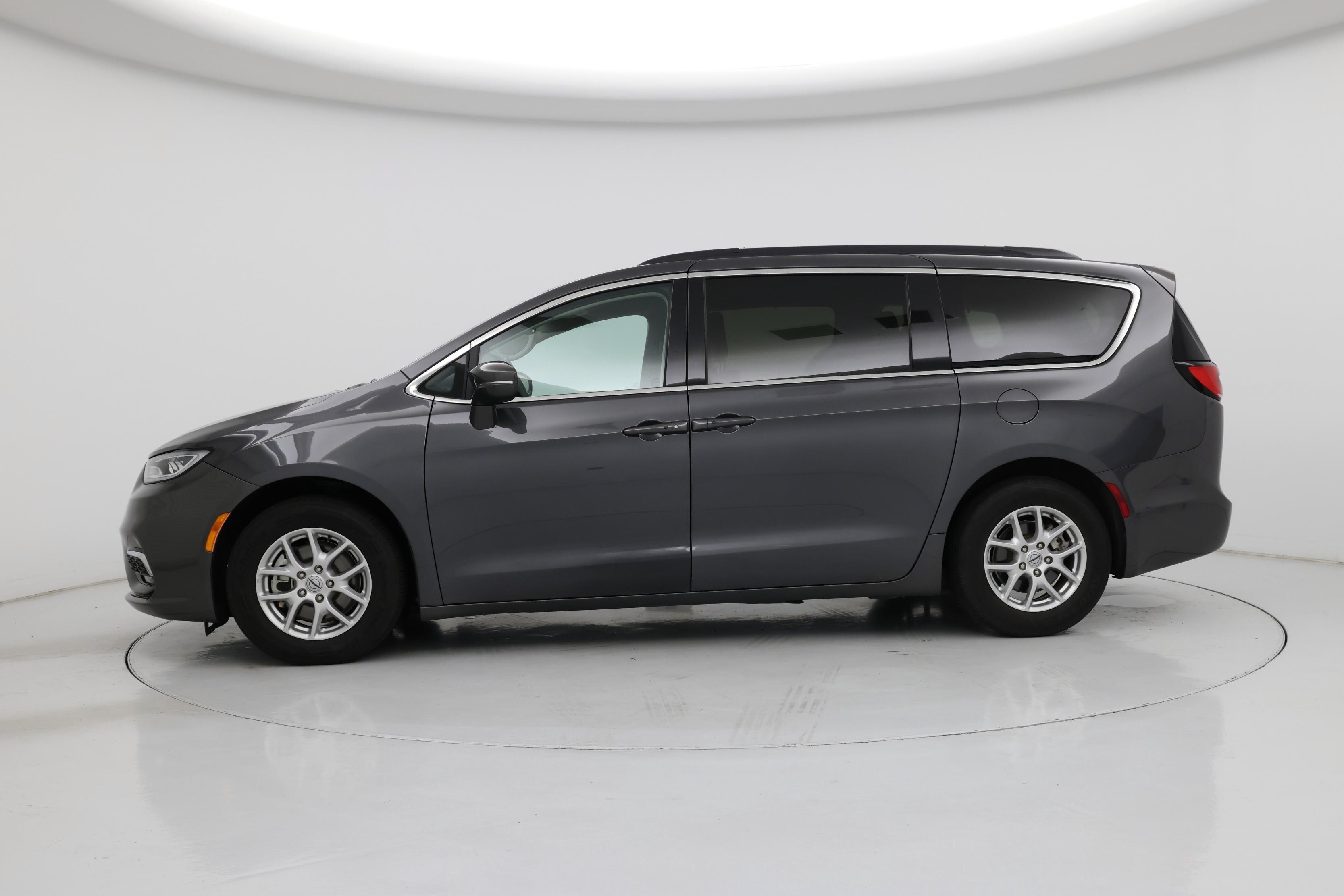 Thumbnail: 2022 Chrysler Pacifica - 3