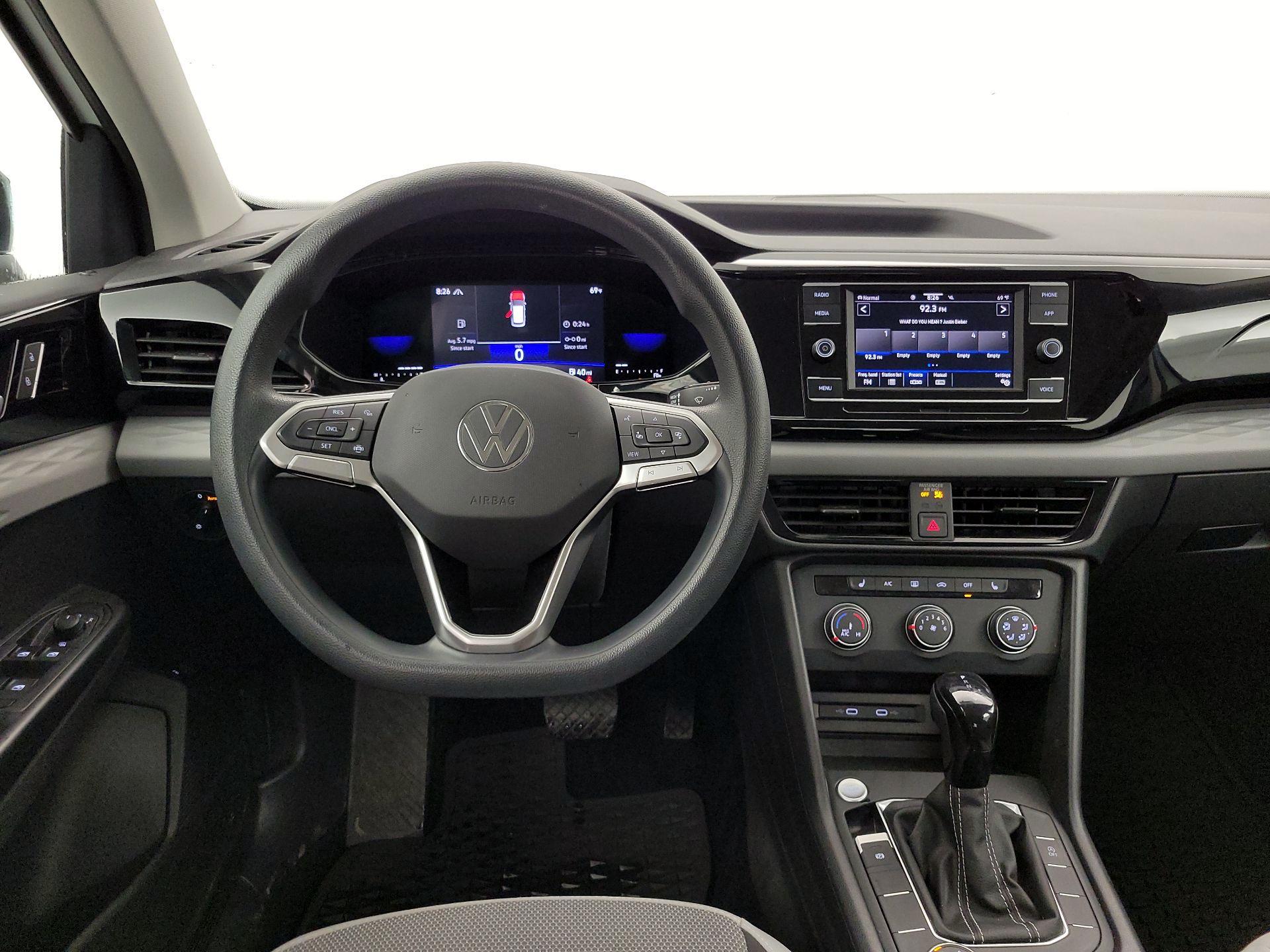 Thumbnail: 2022 Volkswagen Taos - 10