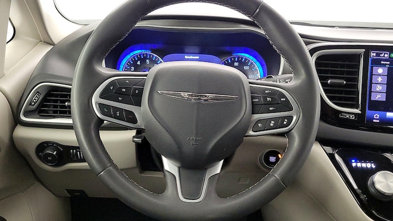 2022 Chrysler Pacifica Touring L 10