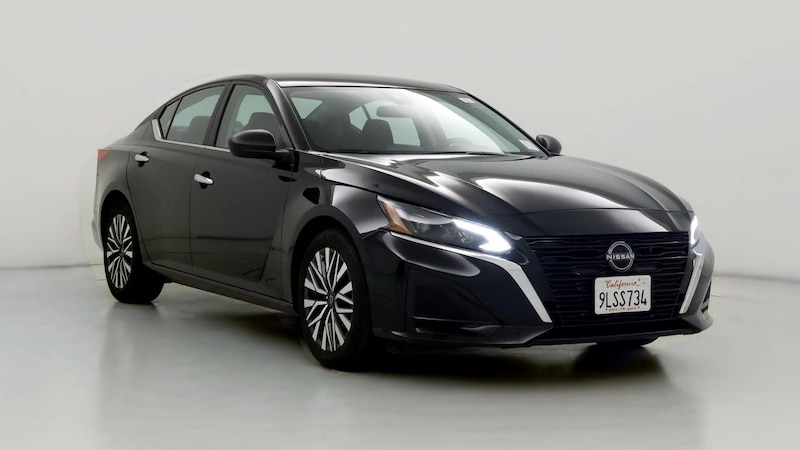 2024 Nissan Altima SV Hero Image