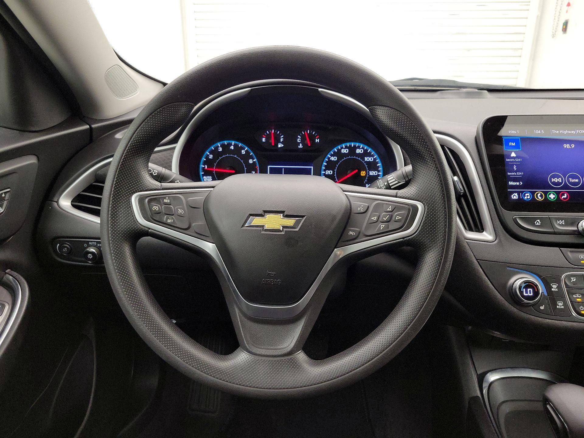 Thumbnail: 2022 Chevrolet Malibu - 10