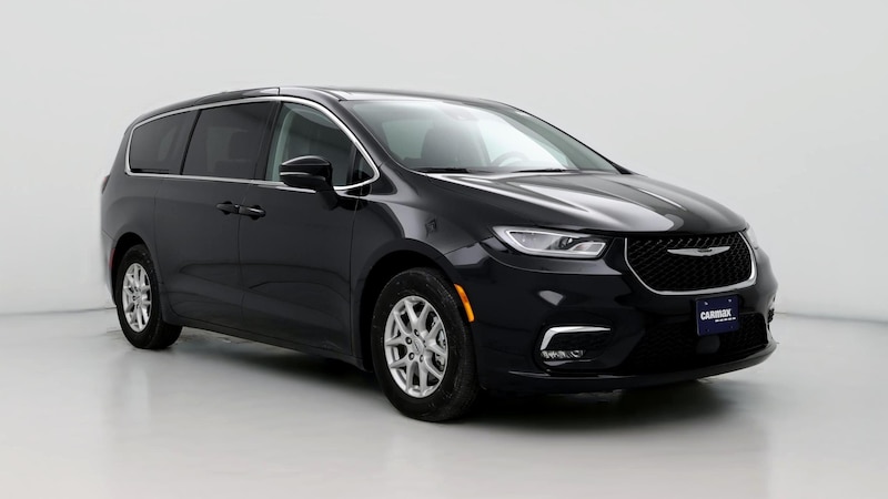 2024 Chrysler Pacifica Touring L Hero Image