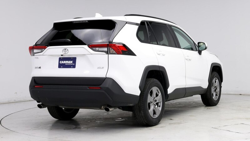 2024 Toyota RAV4 XLE 8