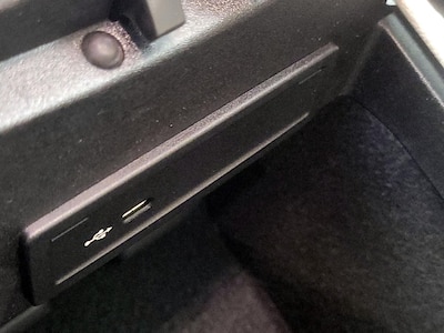 USB/AUX Ports