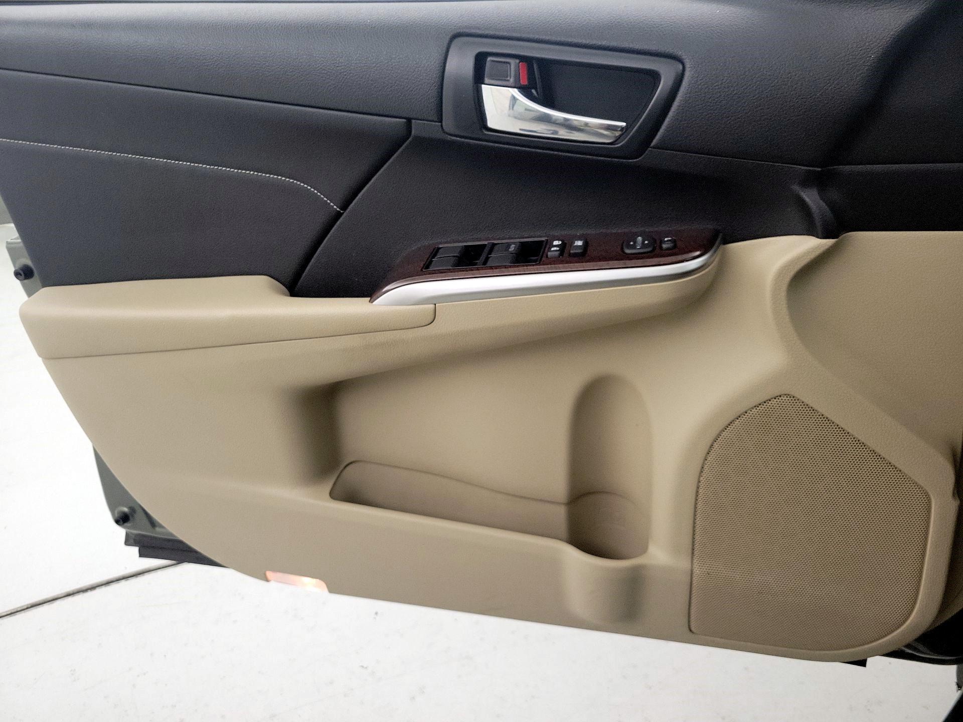 Thumbnail: 2013 Toyota Camry - 12