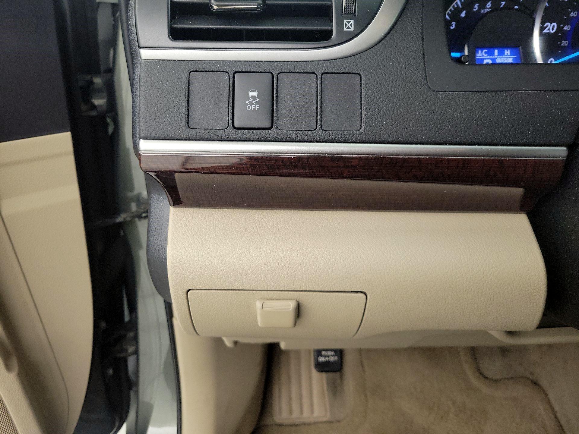 Thumbnail: 2013 Toyota Camry - 13